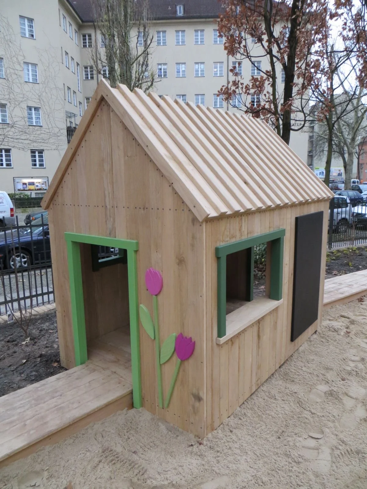 F_12.124_Gierkeplatz_Spielgeräte, Sitzbank_1342 (23)_WEBSITE.JPG