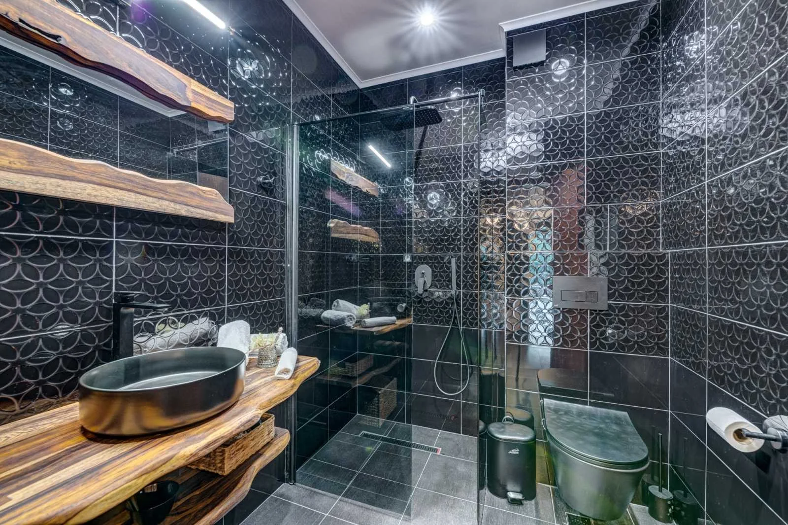 Black Box Studio баня