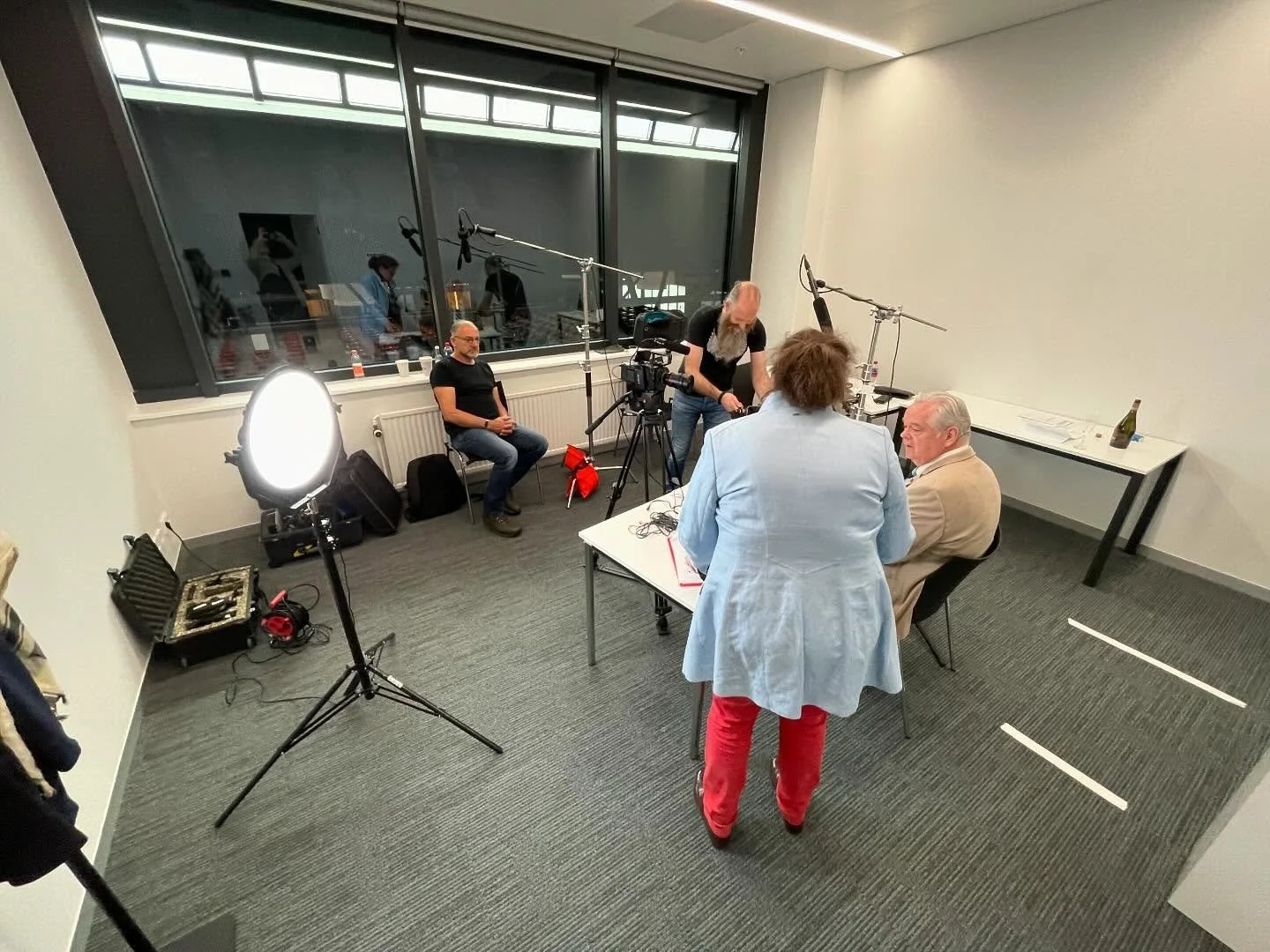 Throwback to when we created a video that faked a live online meeting. One of the two participants couldn’t be at the event, so we pre-recorded the meeting and fully recreated the Zoom graphics to get the look-and-feel right. Timing had to be o