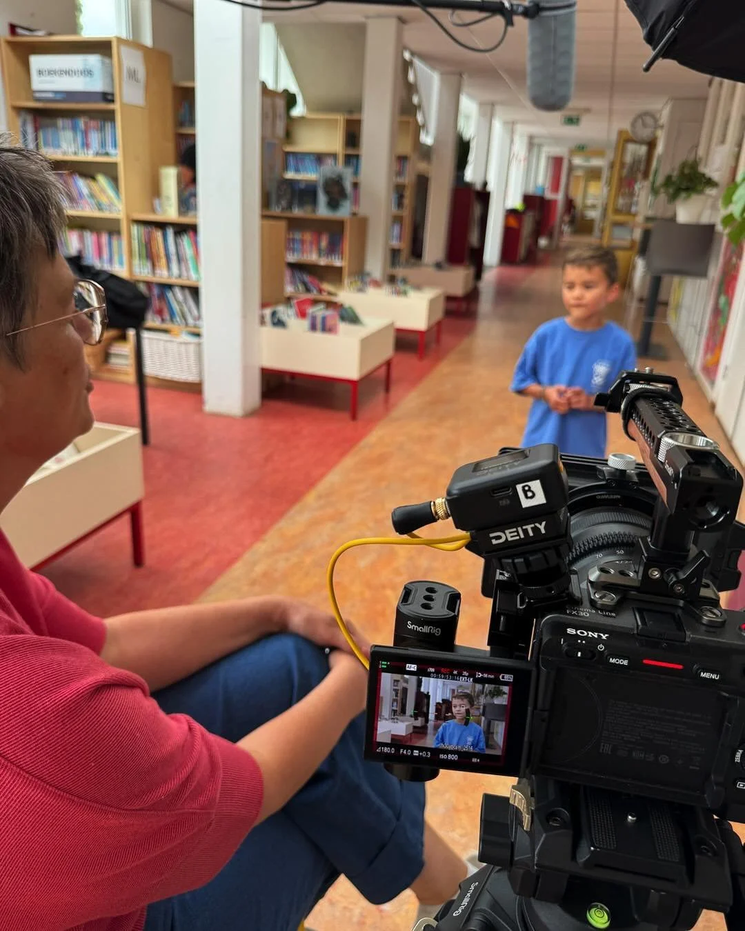 🎒 Een dag bij KKC de Loper
Kinderen met een onbevangen blik en leraren die vertellen over hun beleving. Deze film gaat laten zien hoe de school overstapt van traditionele groepen naar driejarige thuisgroepen met een eigen ritme.

—

🎒 A day a