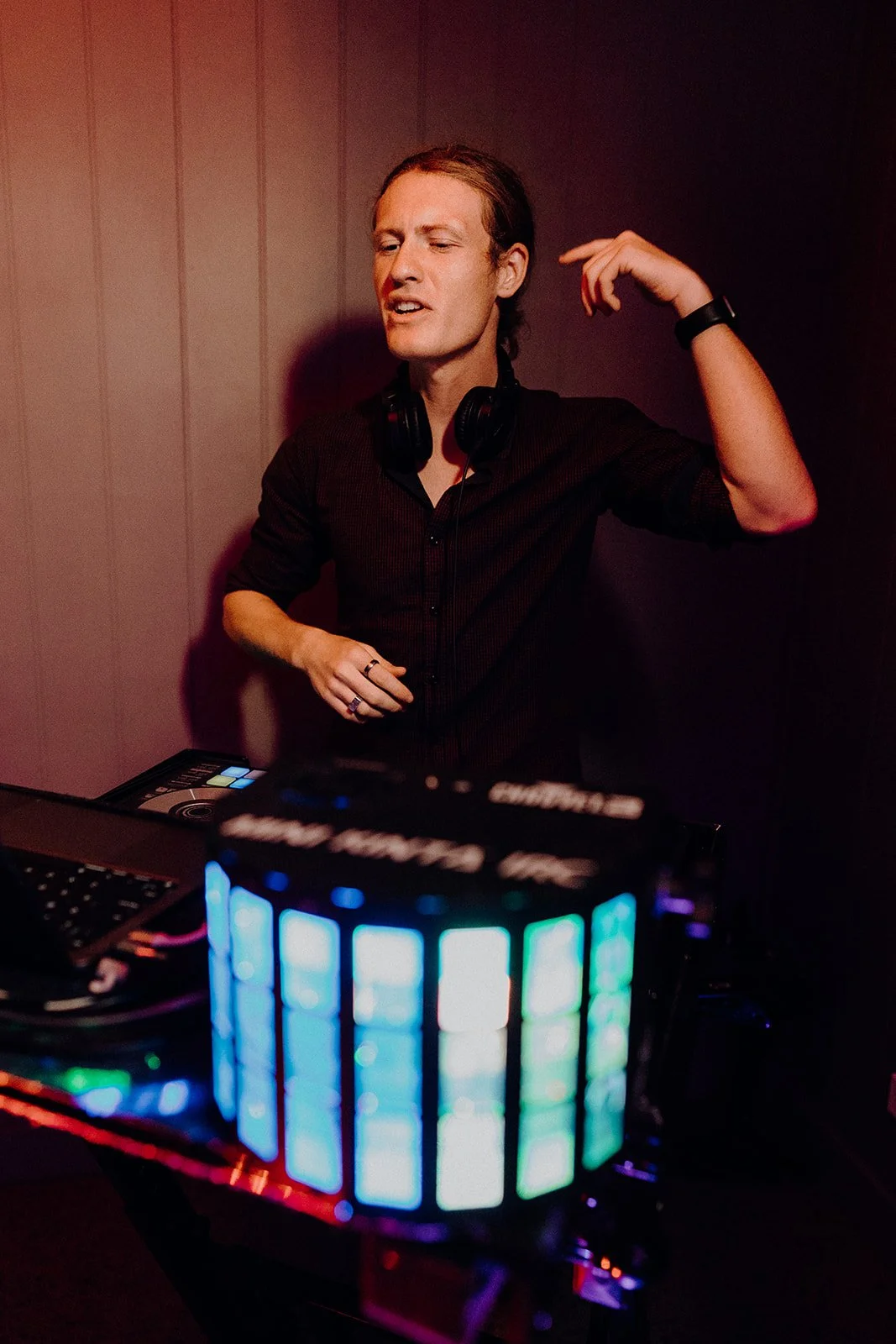 ACOUSTIC WEDDING SINGER MC DJ IN GOLD COAST, BYRON BAY, SUNSHINE COAST ...