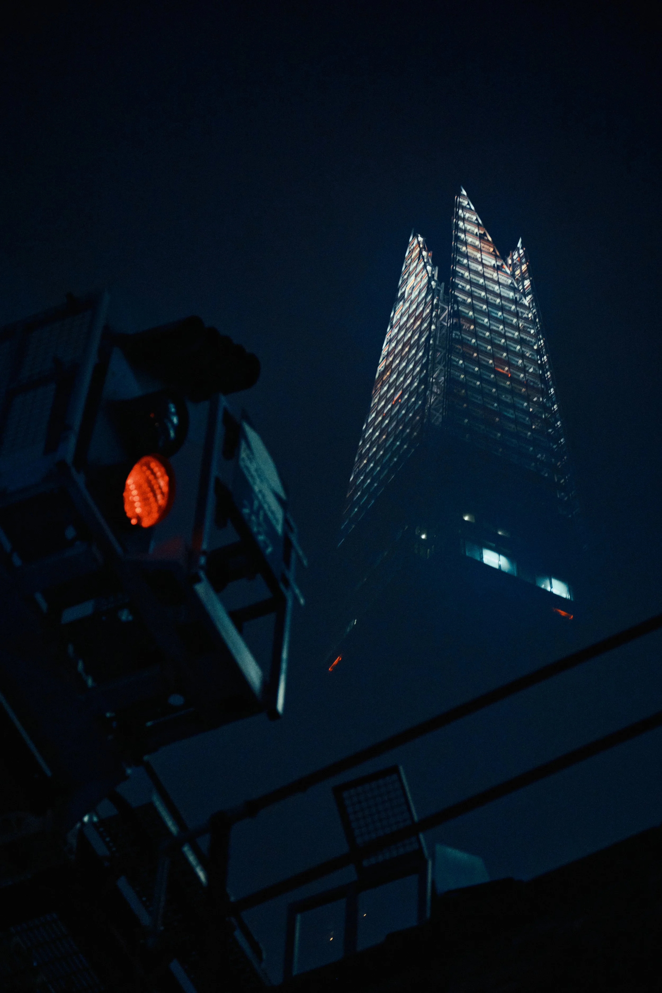 Fog Over London – Night Wallpaper Collection