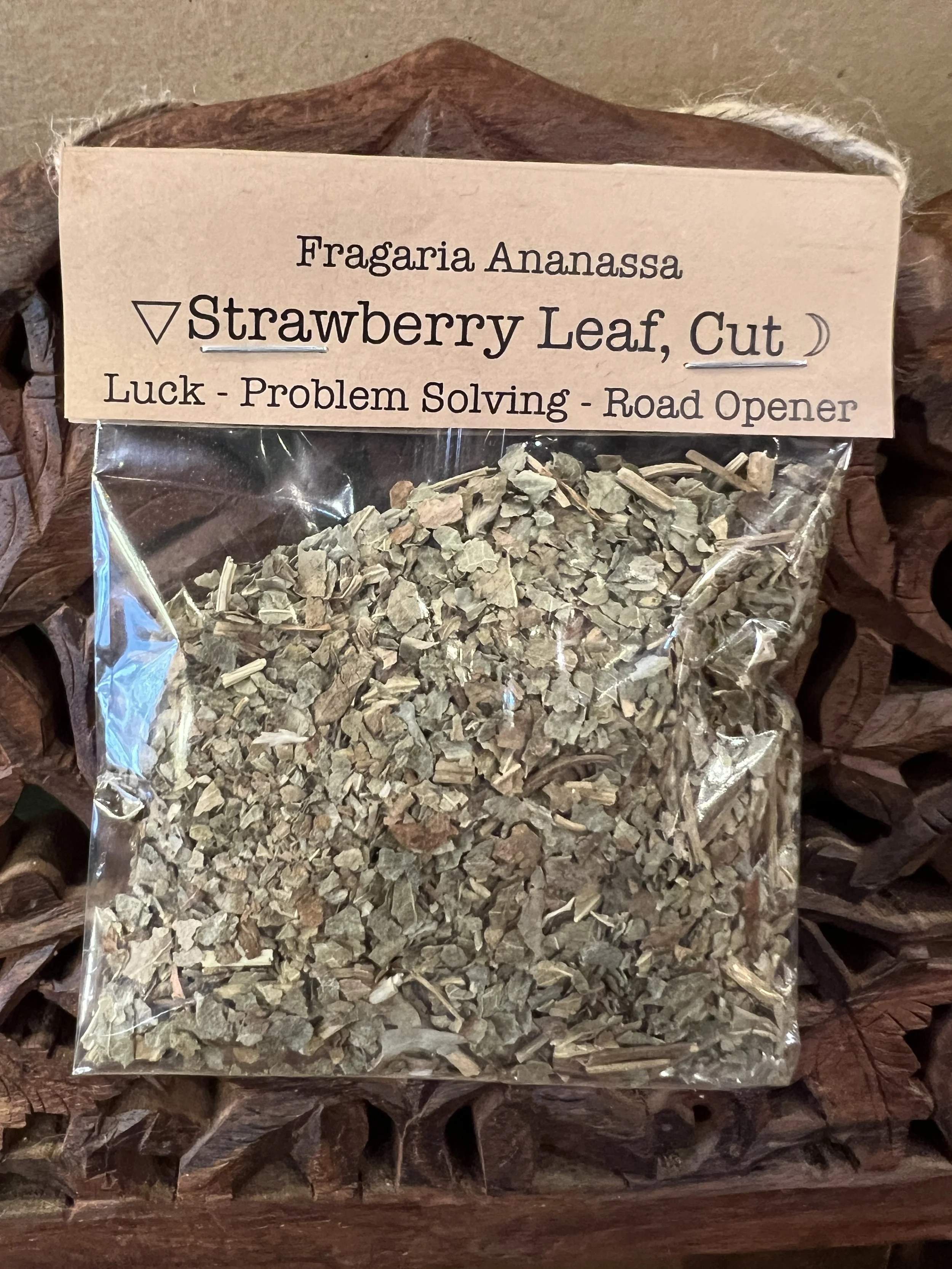 Spellcraft Herbs: Strawberry Leaf