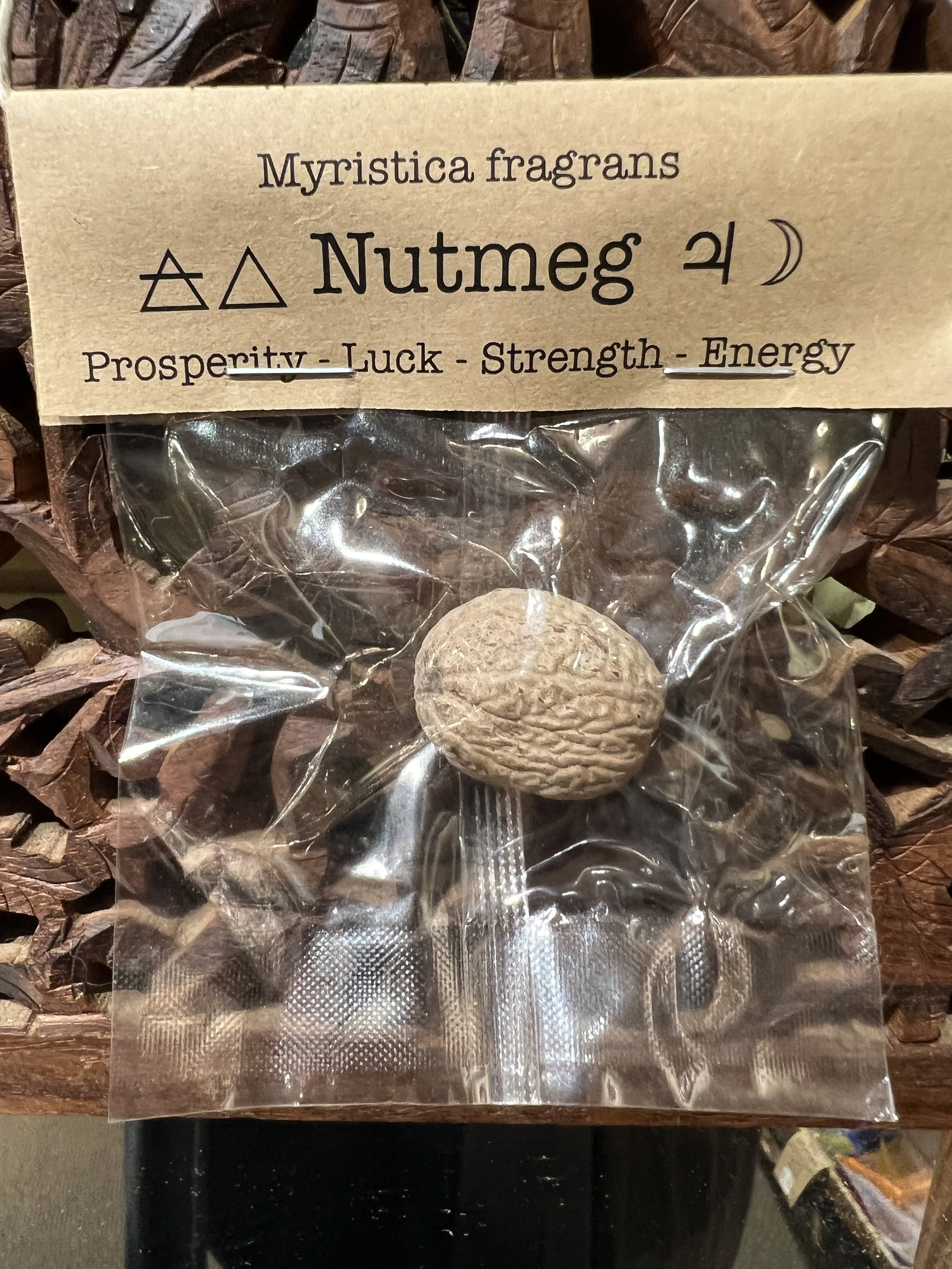 Spellcraft Herbs: Nutmeg, whole