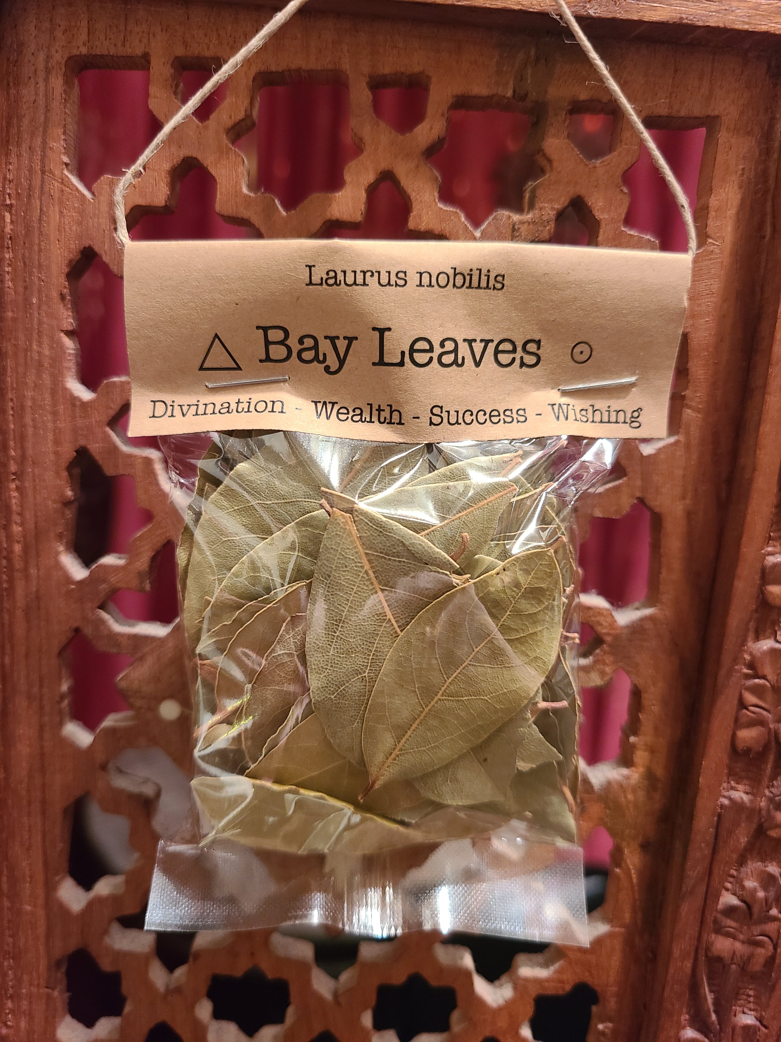 Spellcraft Herbs: Bay Leaves