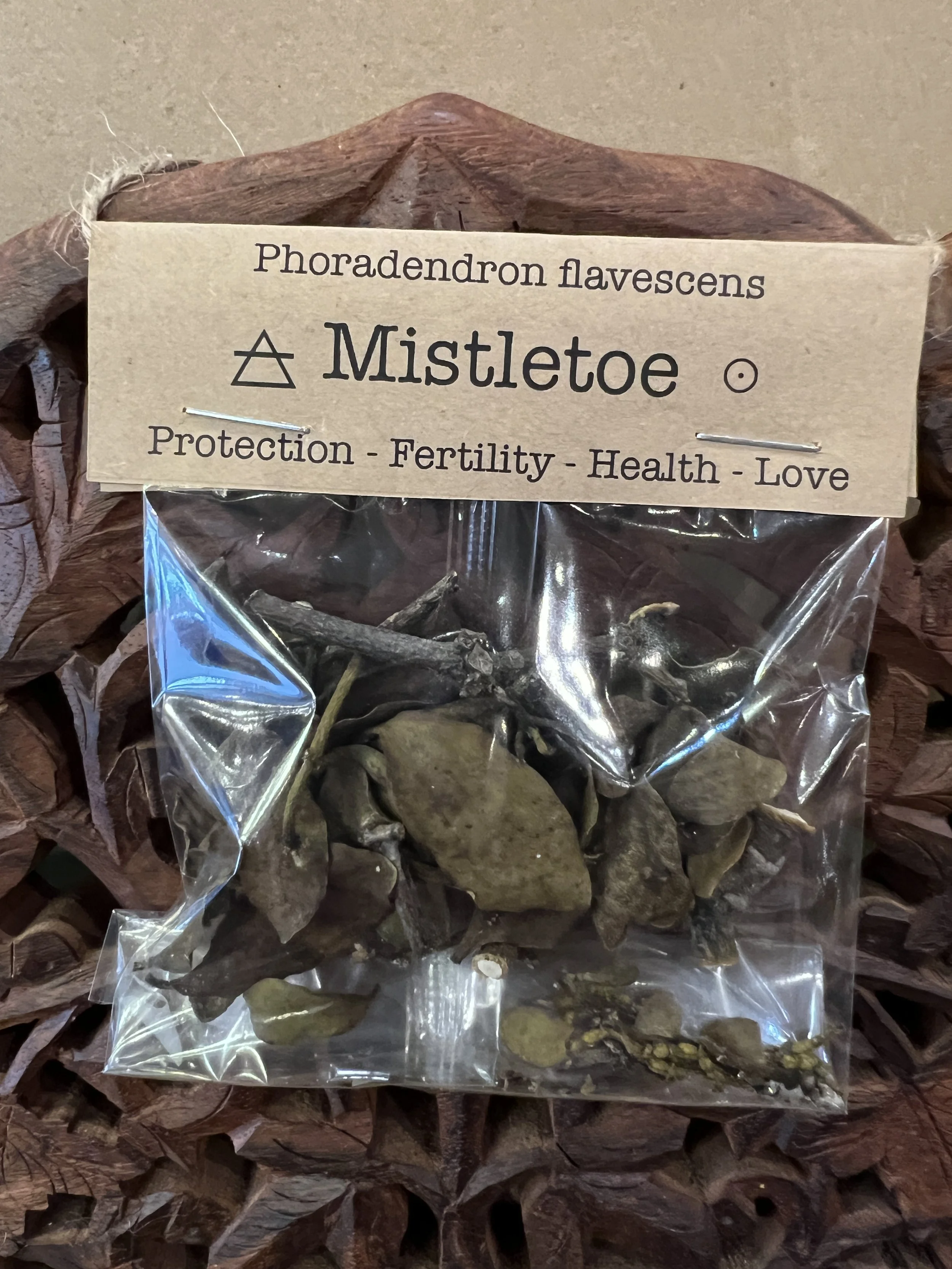 Spellcraft Herbs: Mistletoe, Wildharvested