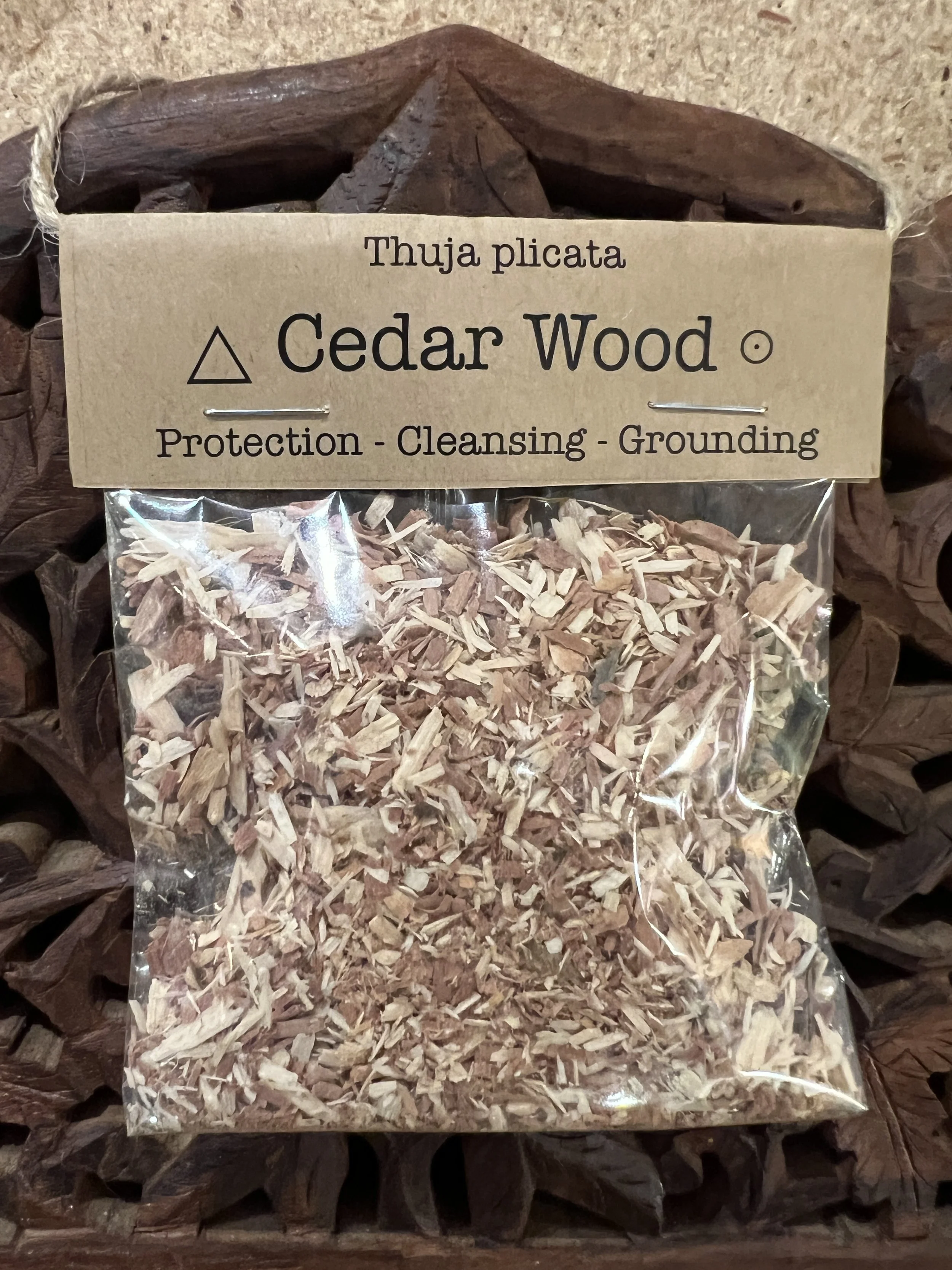 Spellcraft Herbs: Cedar Wood Chips (Red)