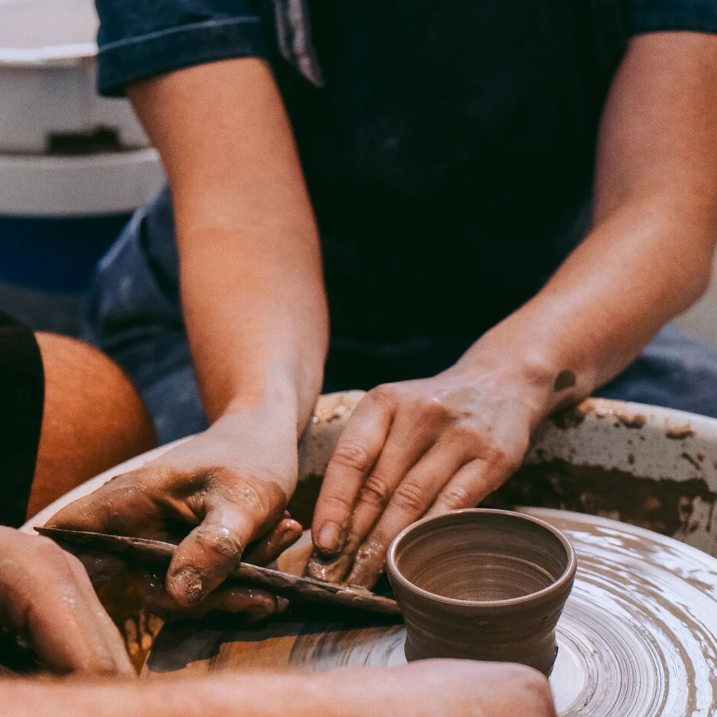 Employee at the month goes to my Dirty Girls throwing tool - been tidying up a lot of bums recently!&nbsp;&nbsp;

Emma x 

Tool by @dirtygirlspotterytools 
Photo by @itscommonsenses 

#macclesfield #pottery #cheshire