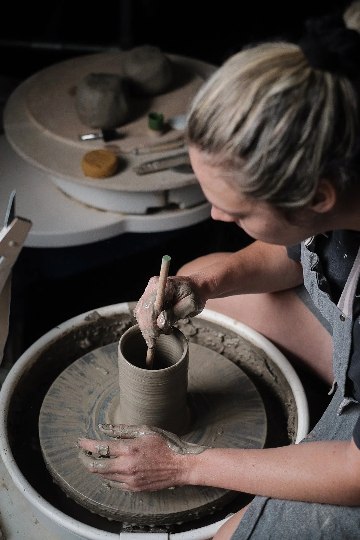 Pottery classes in Macclesfield, Emma teaching how to throw a pot on the pottery wheel