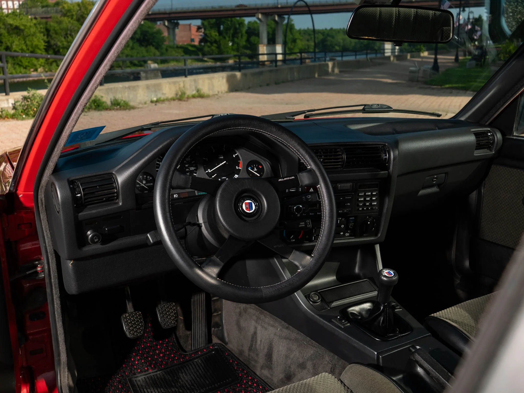 E30 325E (207).jpg