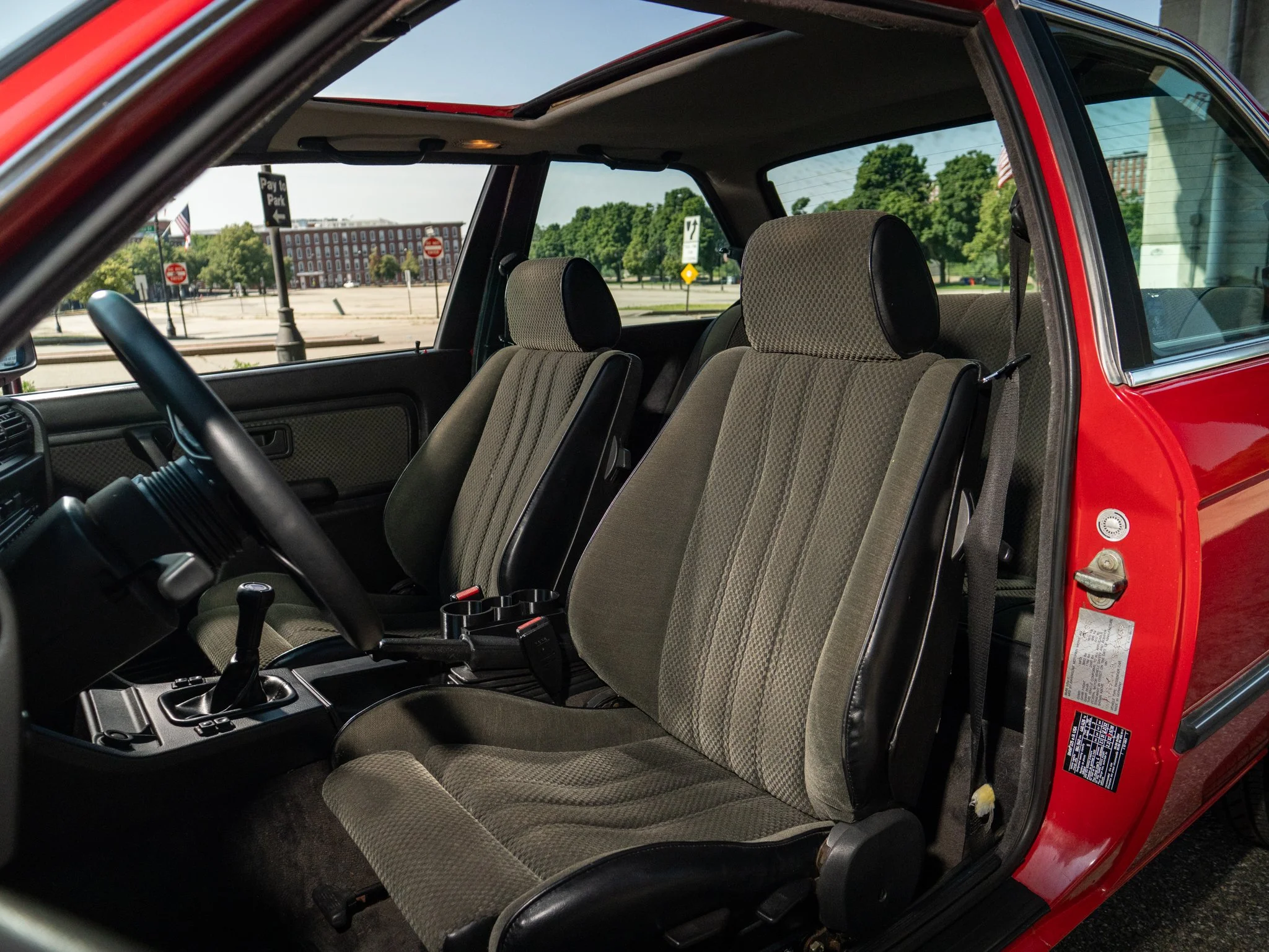 E30 325E (266).jpg