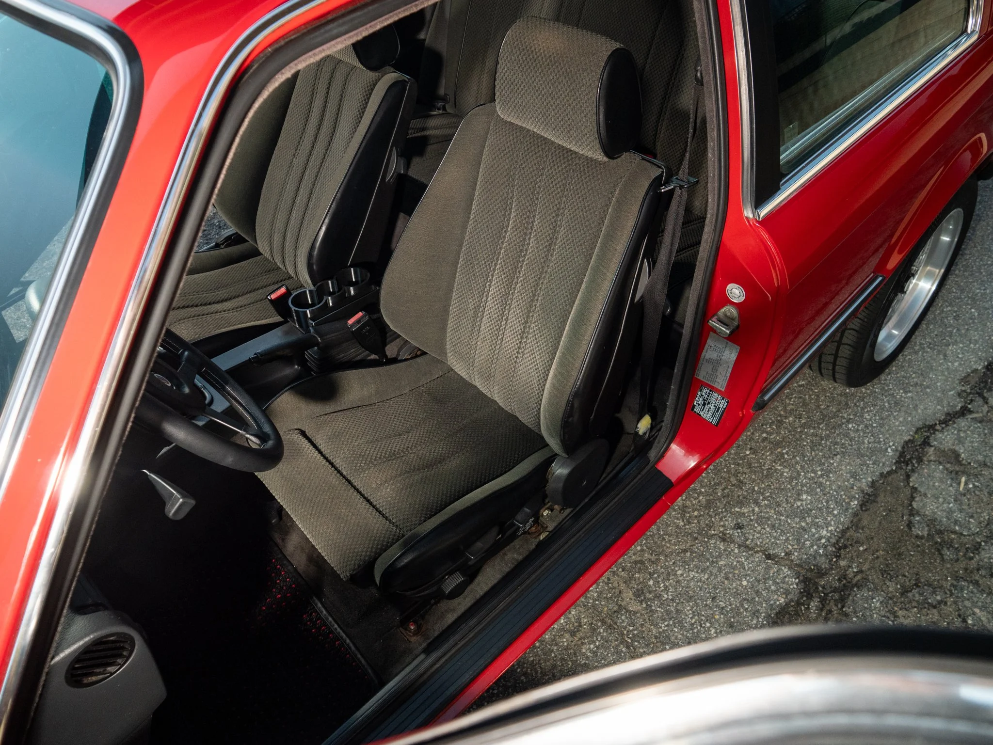 E30 325E (259).jpg