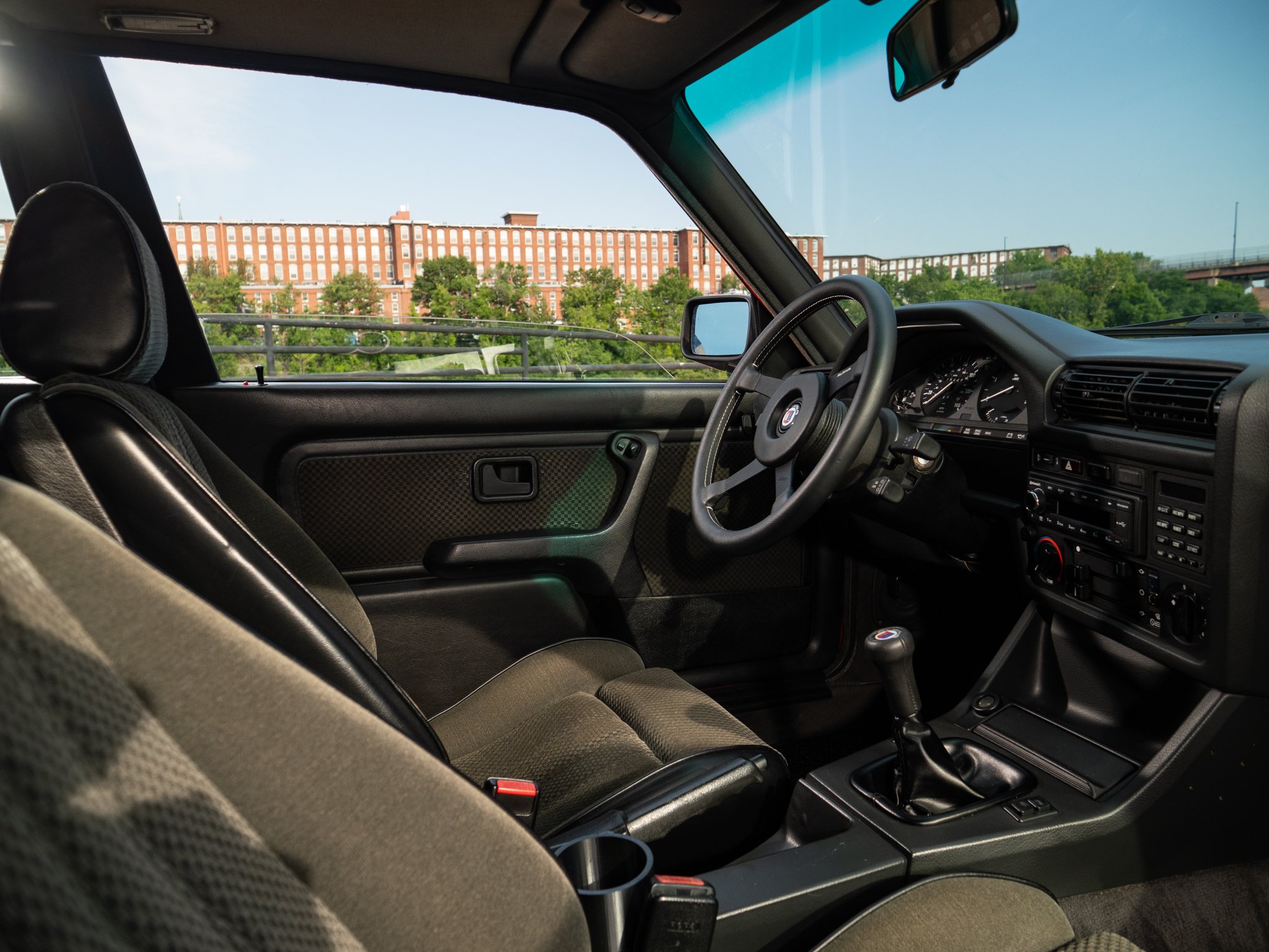 E30 325E (281).jpg