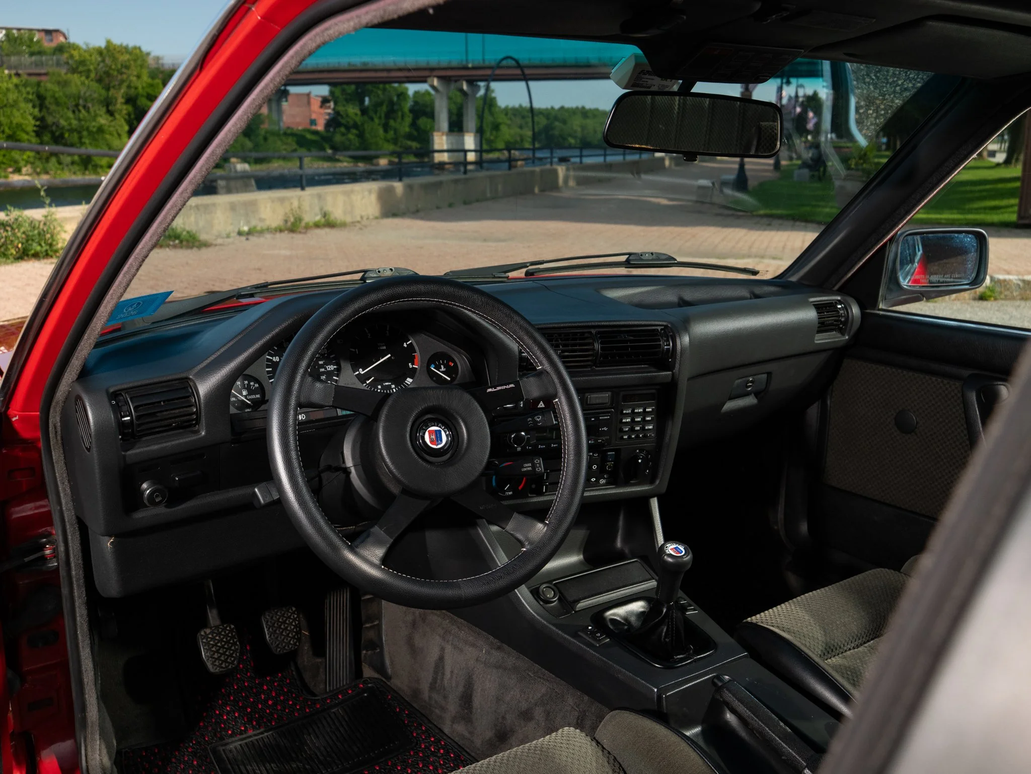 E30 325E (209).jpg