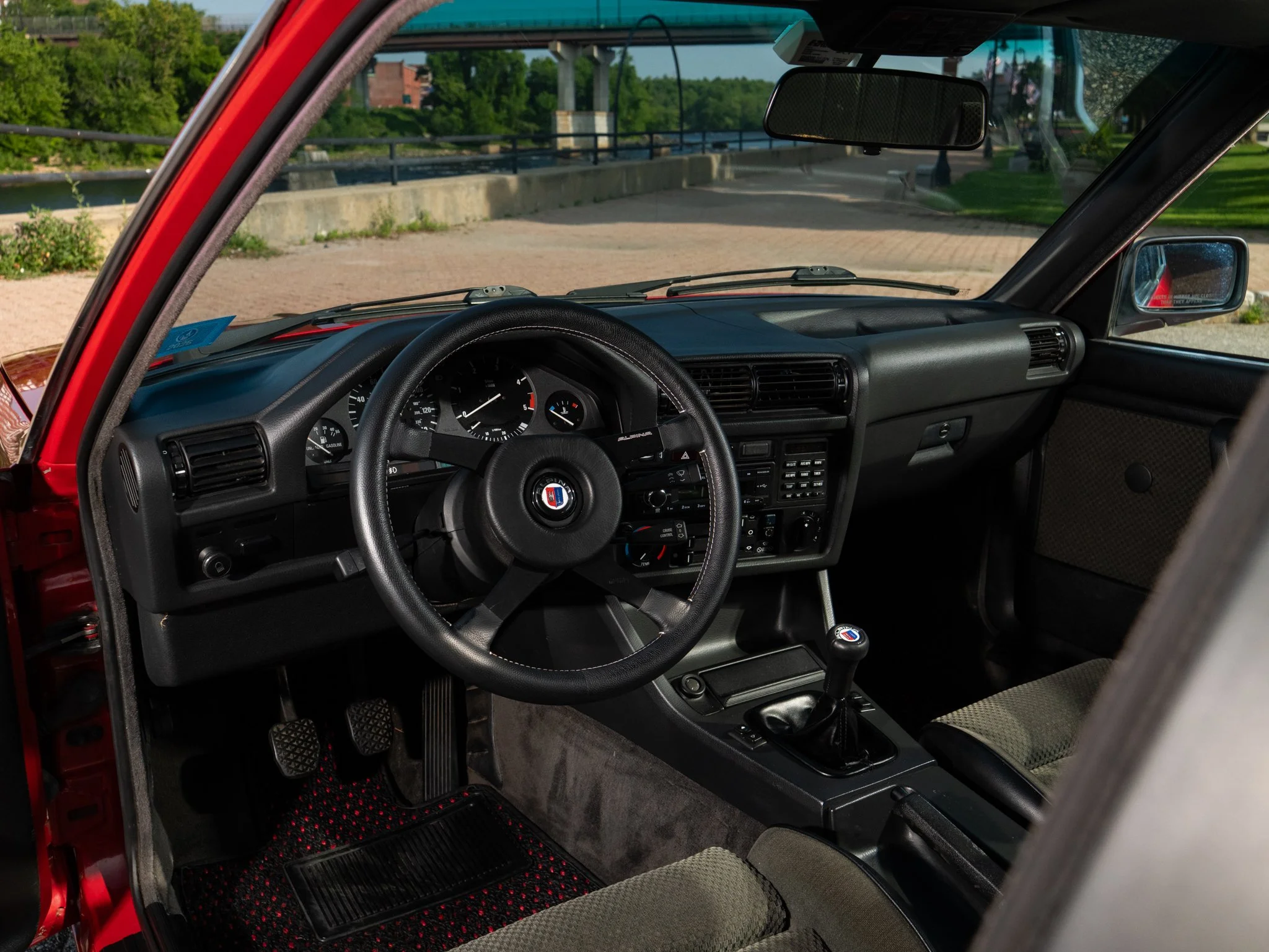 E30 325E (208).jpg