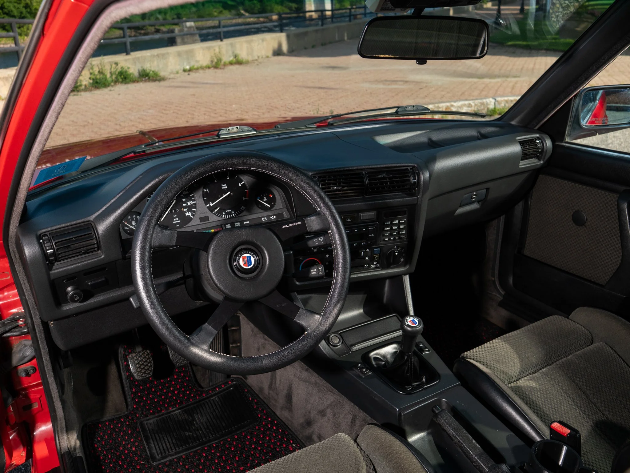 E30 325E (251).jpg
