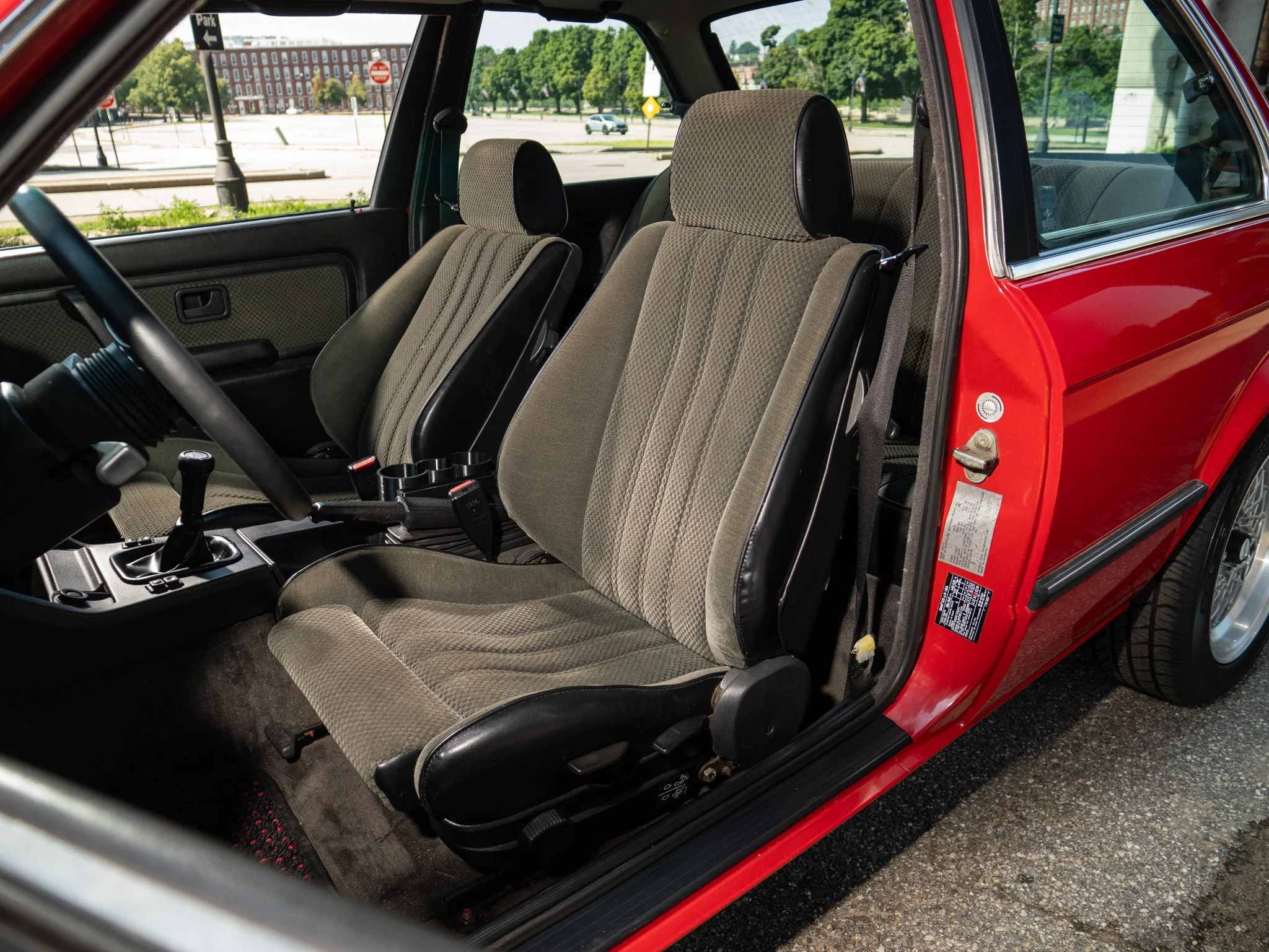 E30 325E (264).jpg