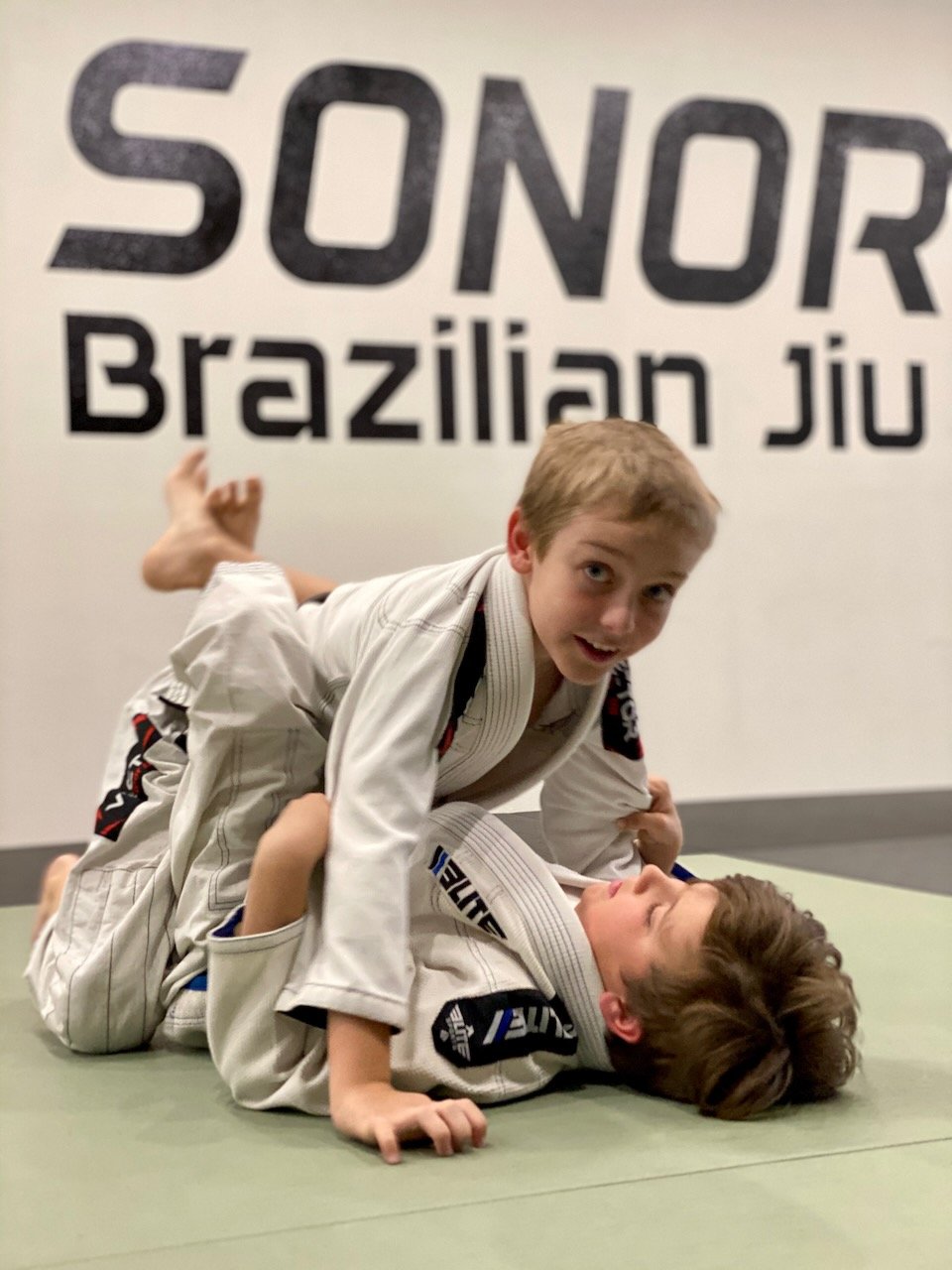 kids having fun training jiu jitsu at Sonoran BJJ