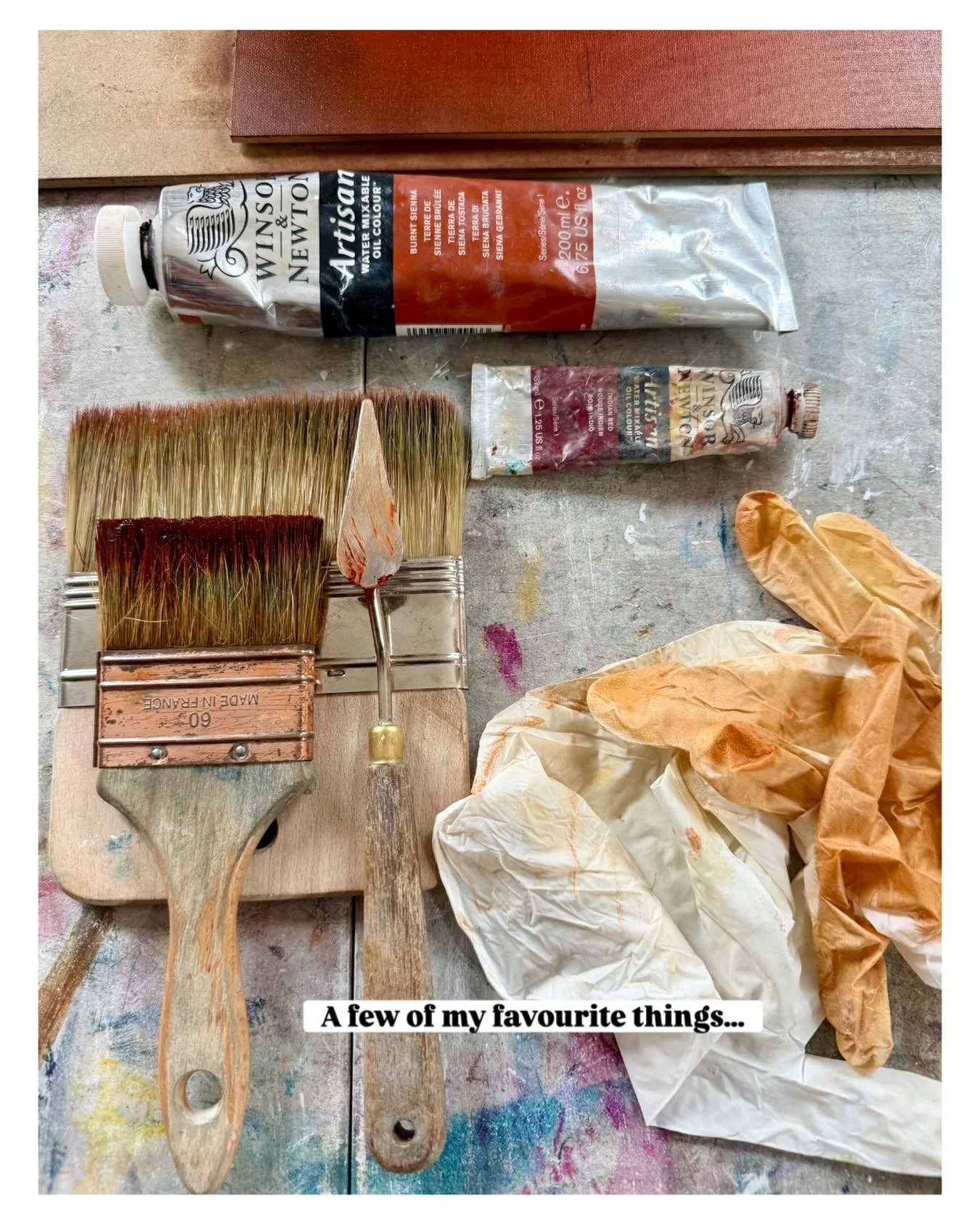 A few of my favourite &lsquo;studio&rsquo; things!

&bull; So I tend to only paint in oils, I use water-mixable, which is a fallacy as you don&rsquo;t &lsquo;mix&rsquo; with water but thinner, but you do wash brushes in water, certainly saves on the 