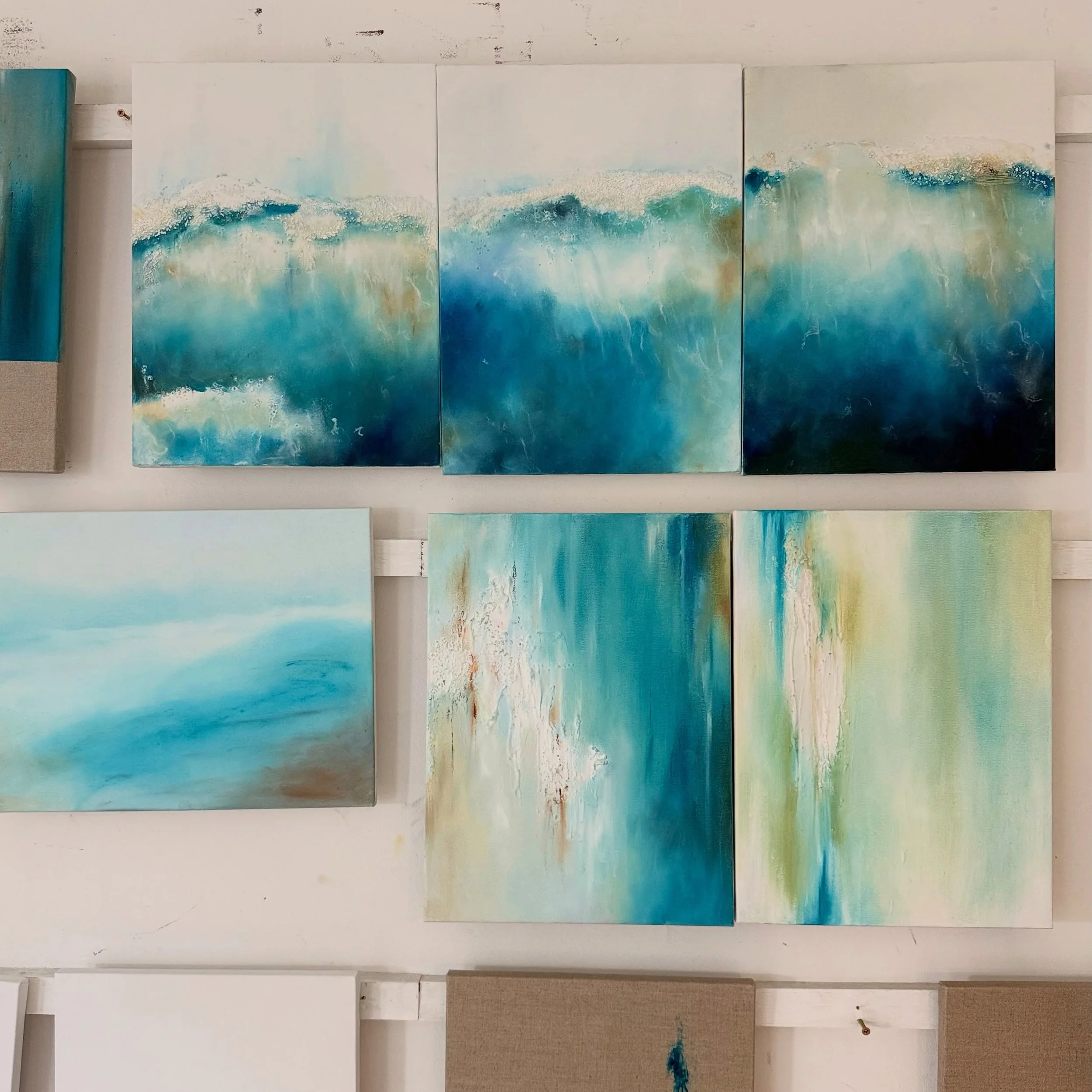 Swipe&hellip;
Wall of progress
Wall of inspiration
More wall of progress!

Can you sense a theme?! The ebb and flow of the presence of water 🤍 the rhythm of energies, and movement of spaces 
Very little is finished at the moment, but it is definitel
