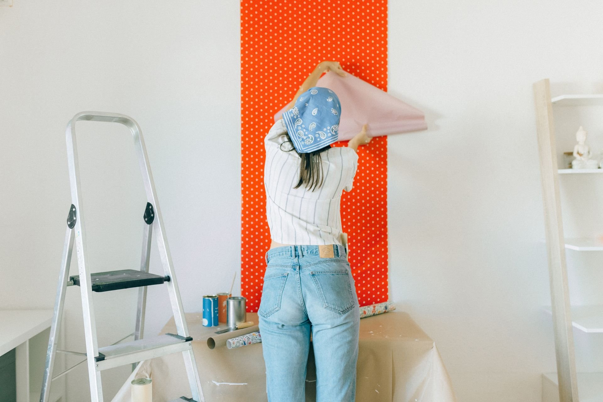 Wallpaper Over Wallpaper: What Real Estate Teaches Us About the Causes of Poor Leadership