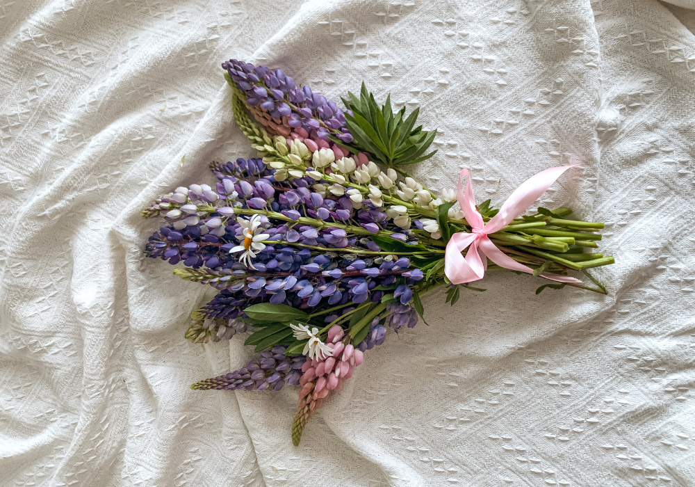 Crafting a Hand-Tied Bouquet