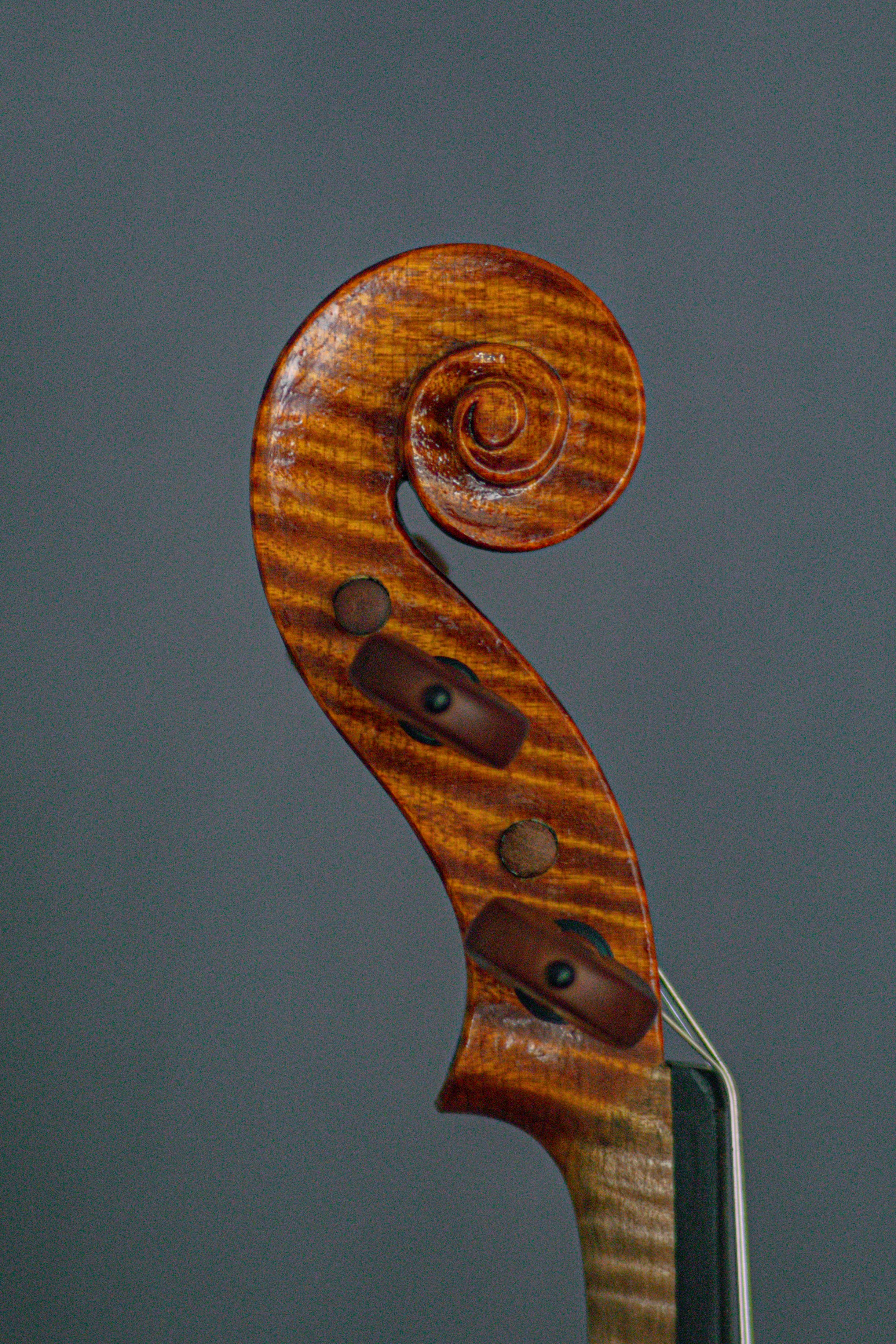 A 2022 Violin by Minsoo Kim, available from Currin Lutherie