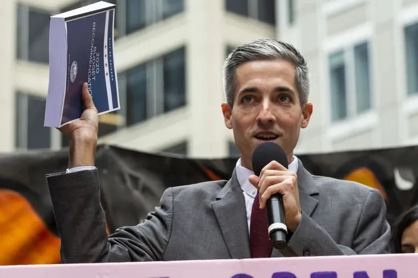 Ald Daniel La Spata holds Chicago budget document