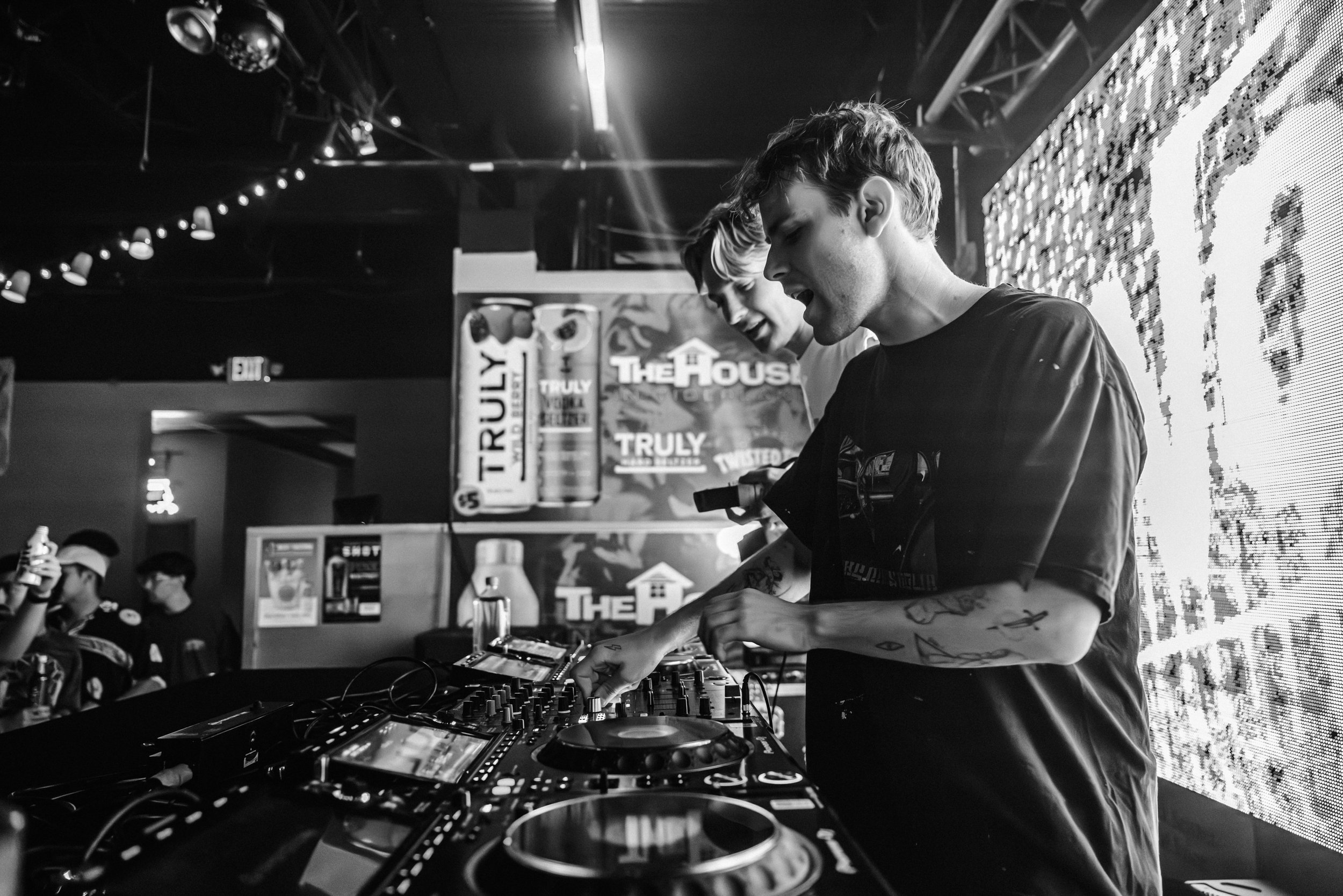JordanHefler_NOTDatTheHouse_MusicPhotography__2.jpg
