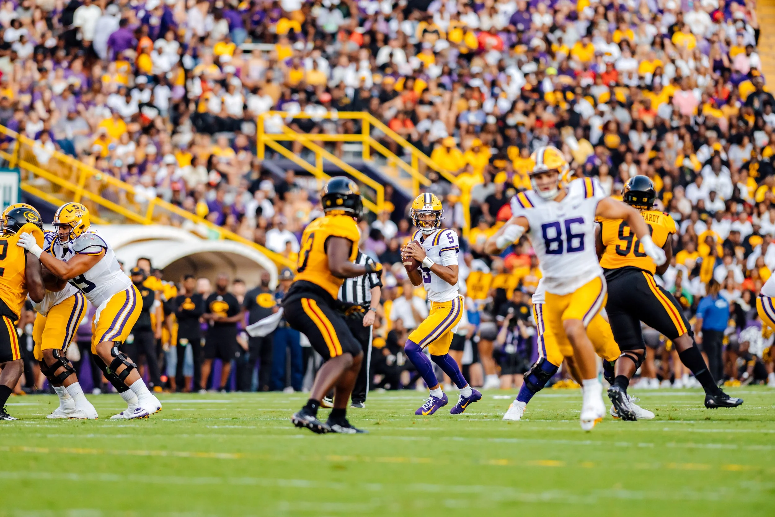 JordanHefler_LSUvsGramblingFootball2023_SportsPhotography__24.jpg