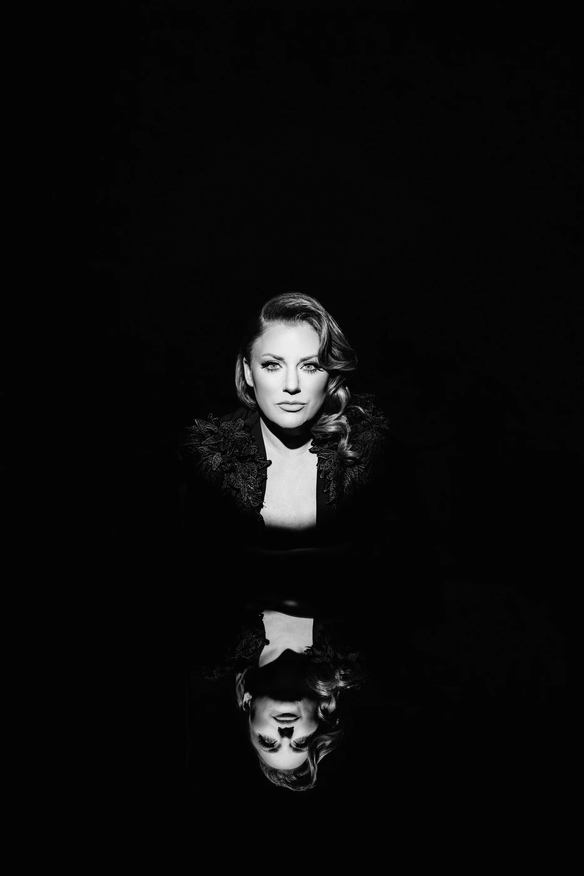 OldHollywoodGlamourPortraits_BW_JH_Amy_2025_006564.jpg