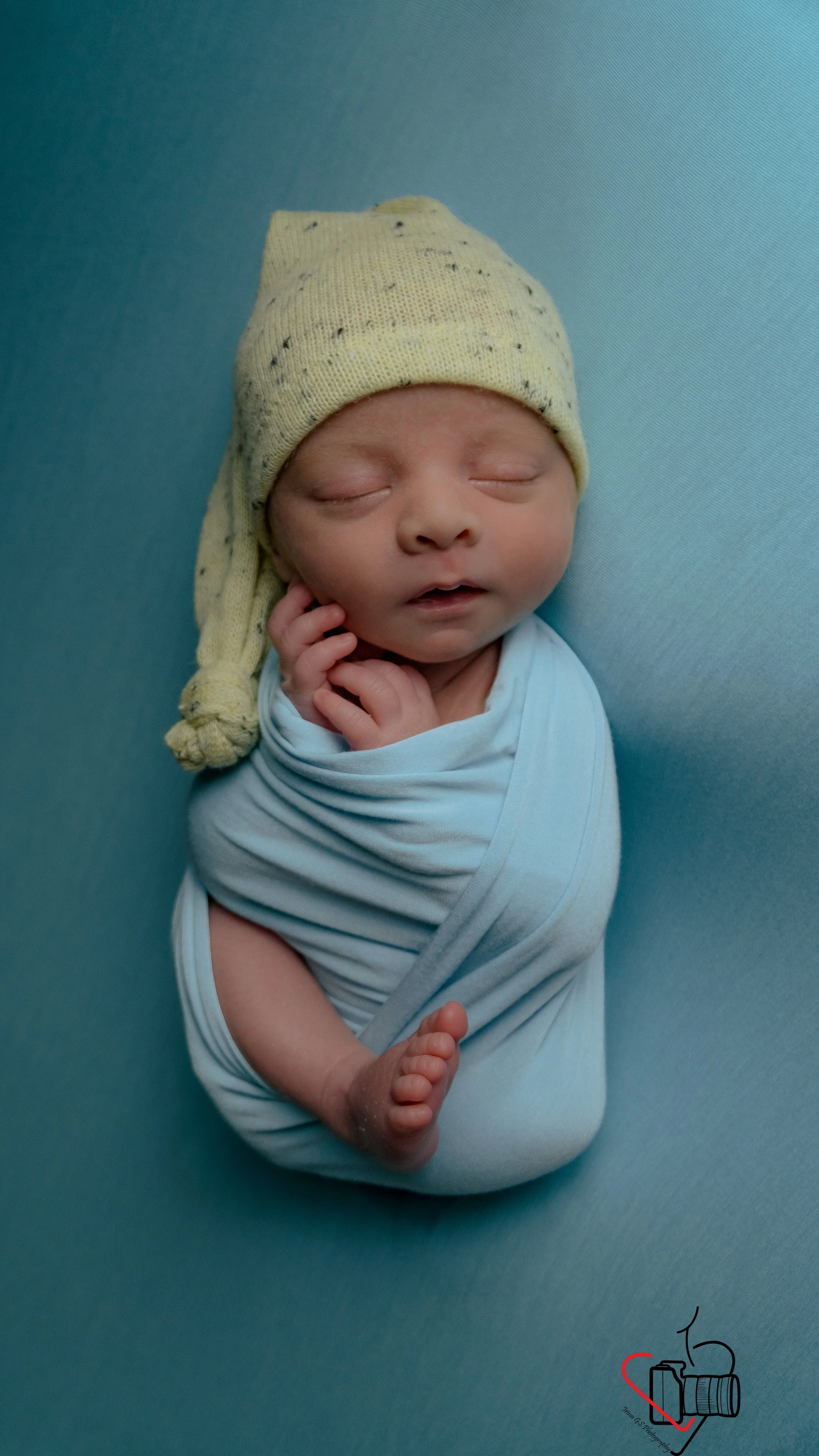 newborn photographer at home, blue color theme, Hampshire and West Sussex, UK, Chichester, Emsworth
