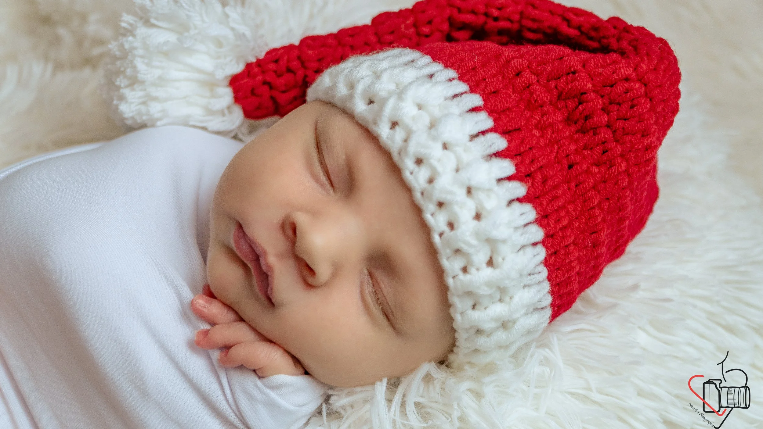 newborn Christmas photoshoot, white color theme, Hampshire and West Sussex, Wincheter, Chichester, Emsworth, Portsmouth, Petersfield