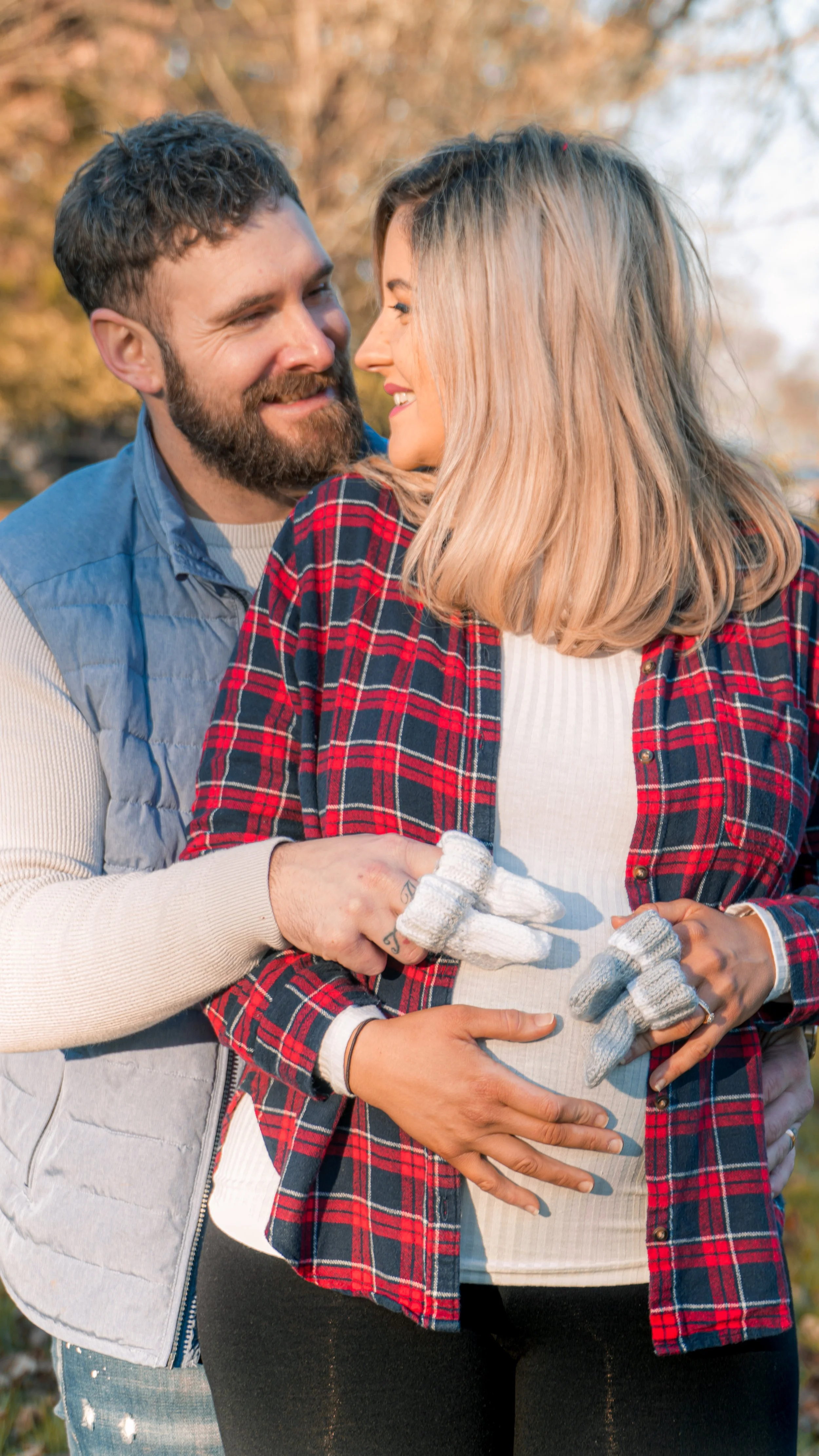 Maternity outdoor Christams photoshoot with husband, Staunton park, Havant, Portsouth, Hampshire and West Sussex