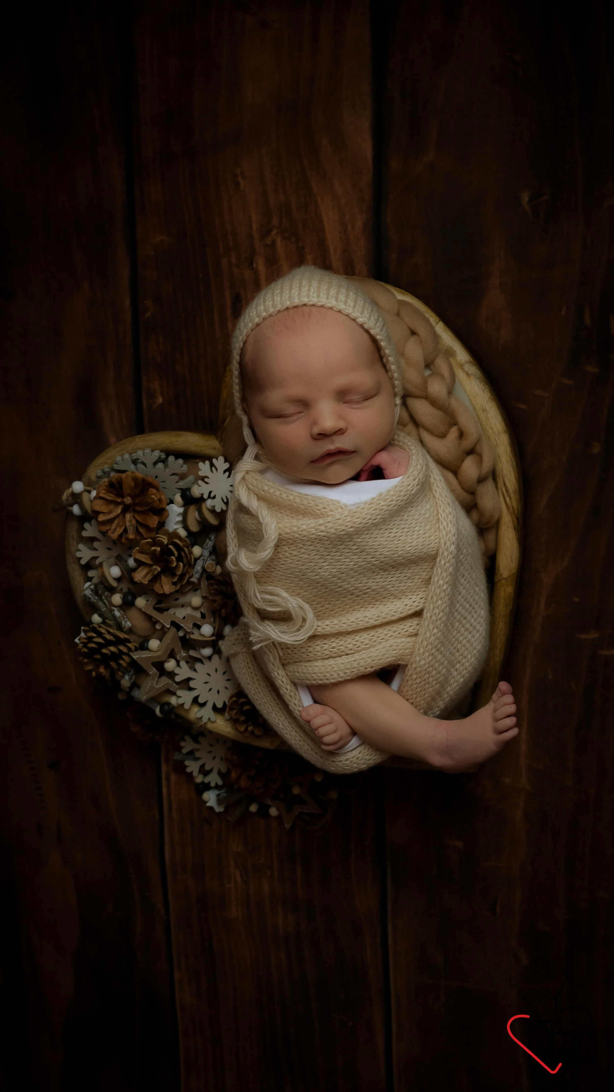 newborn Christmas photoshoot, neutral color theme, Hampshire and West Sussex, Wincheter, Chichester, Emsworth, Portsmouth, Petersfield