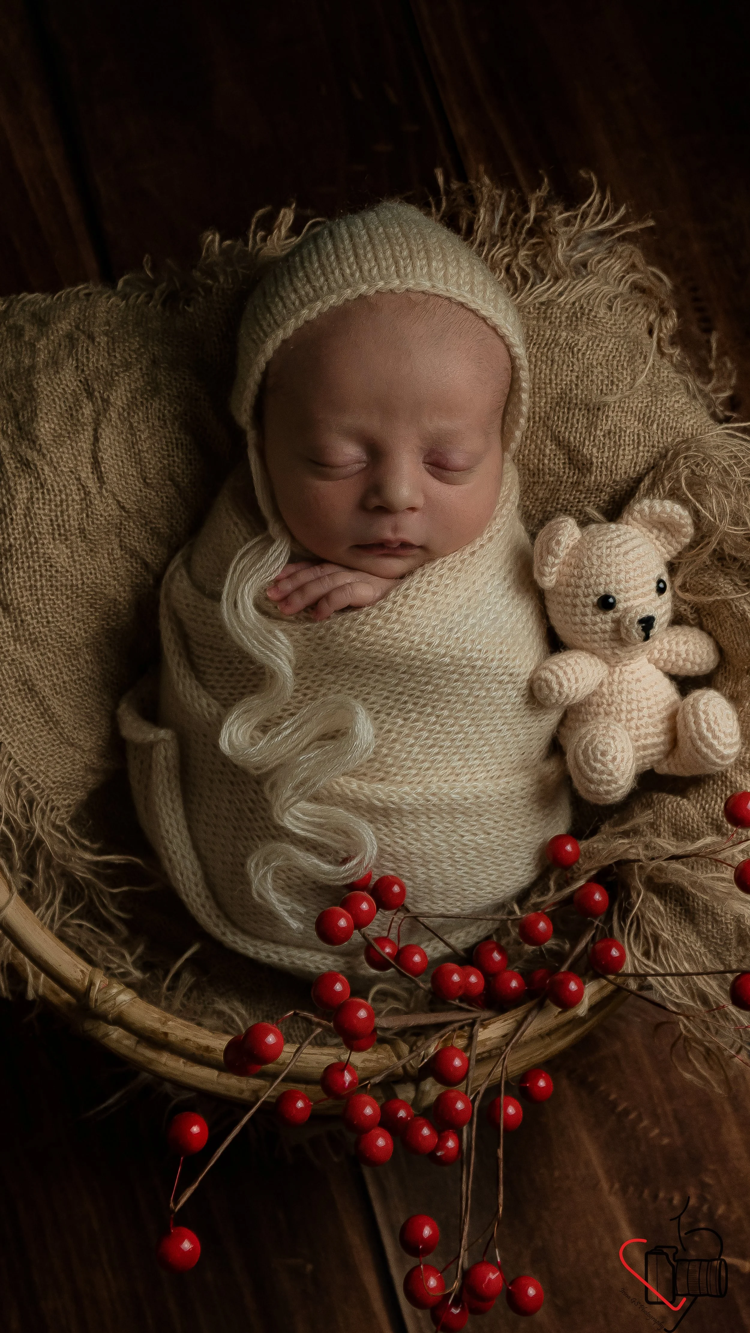 newborn Christmas photoshoot, neutral color theme, Hampshire and West Sussex, UK, Chichester, Emsworth, Portsmouth, Petersfield