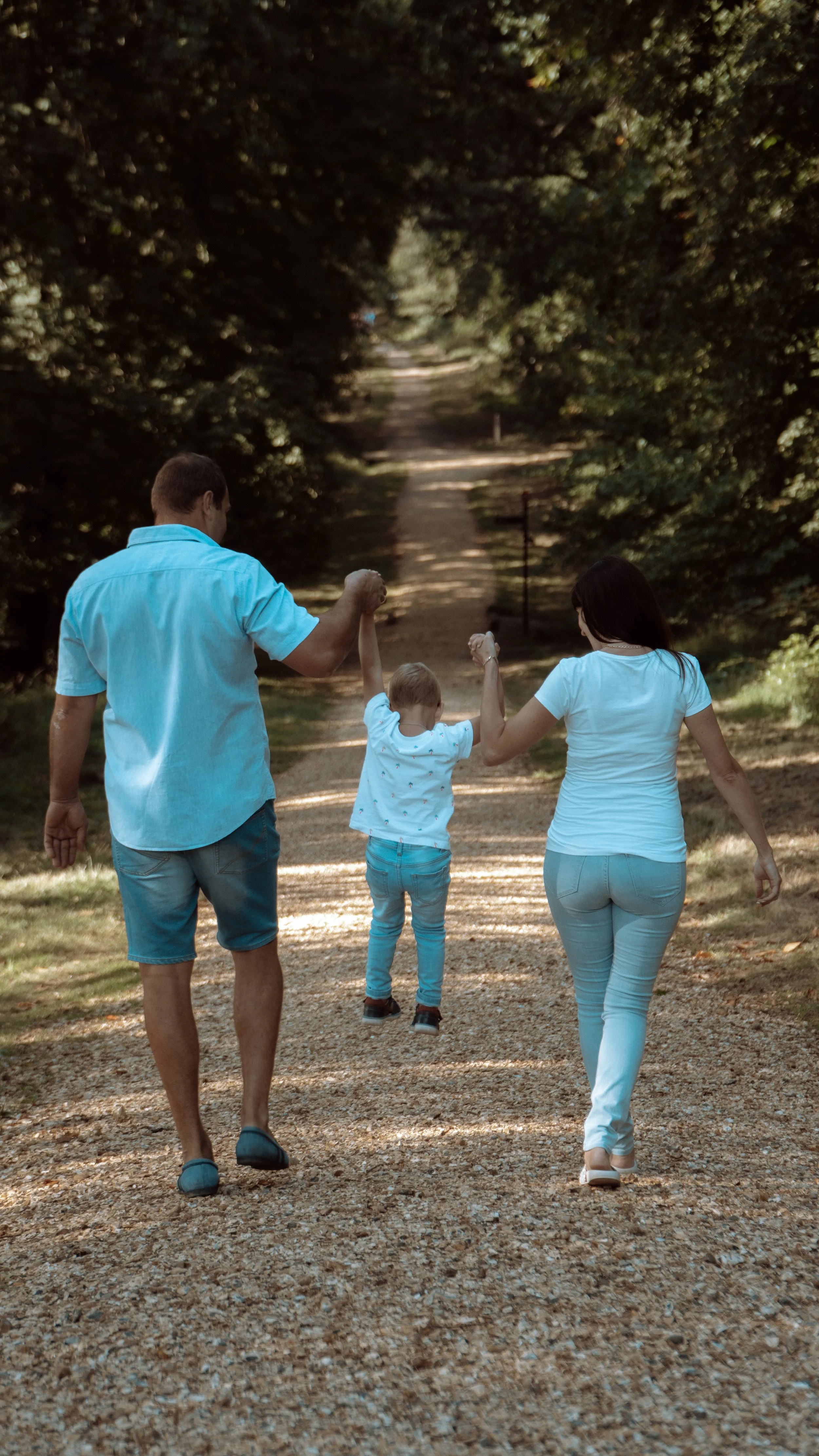 Summer family outdoor photoshoot idea, Staunton park, Hampshire, West Sussex