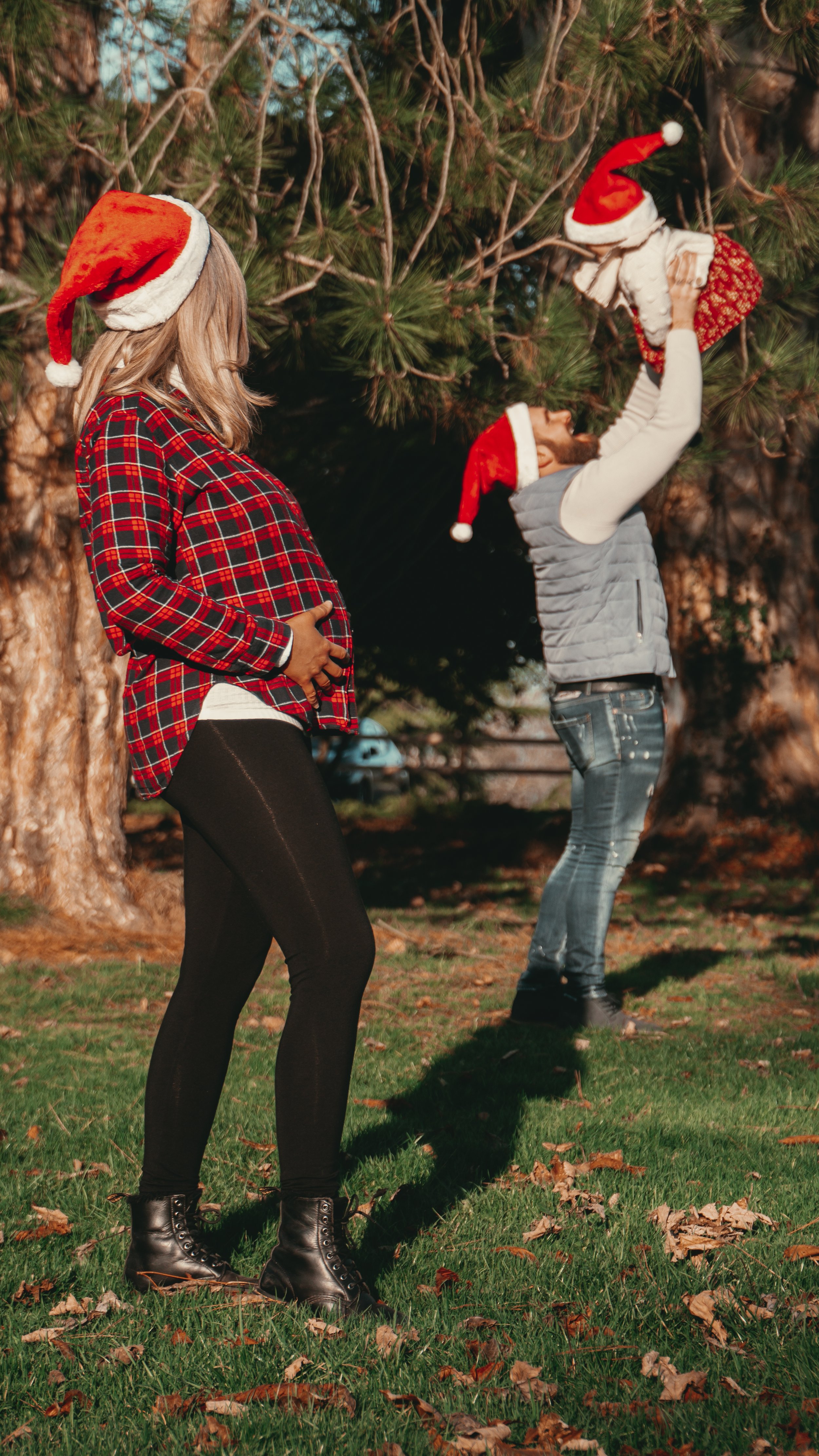 Christmas family outdoor photoshoot idea, beautiful and happy, Staunton park, Hampshire, West Sussex