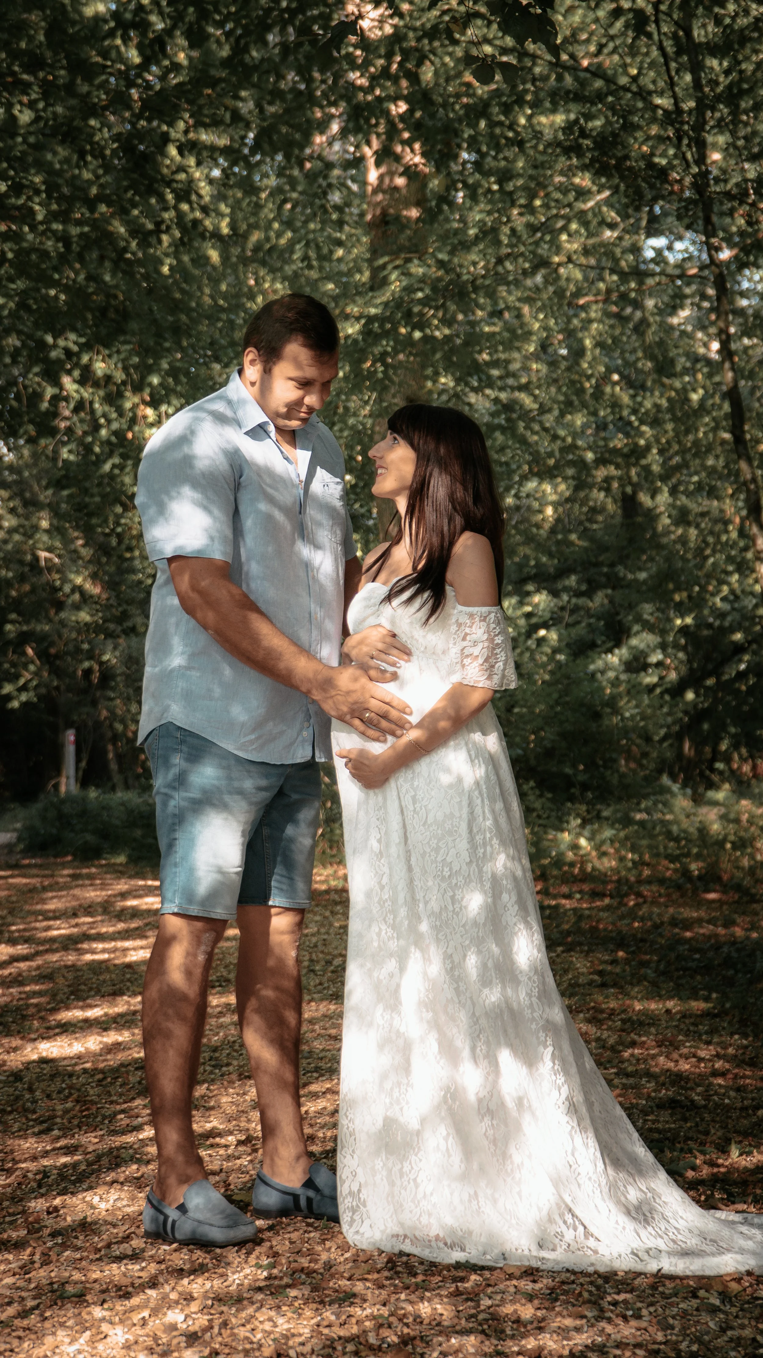Maternity with partner photoshoot, Staunton park, Havant, Portsouth, Hampshire and West Sussex, in white dress
