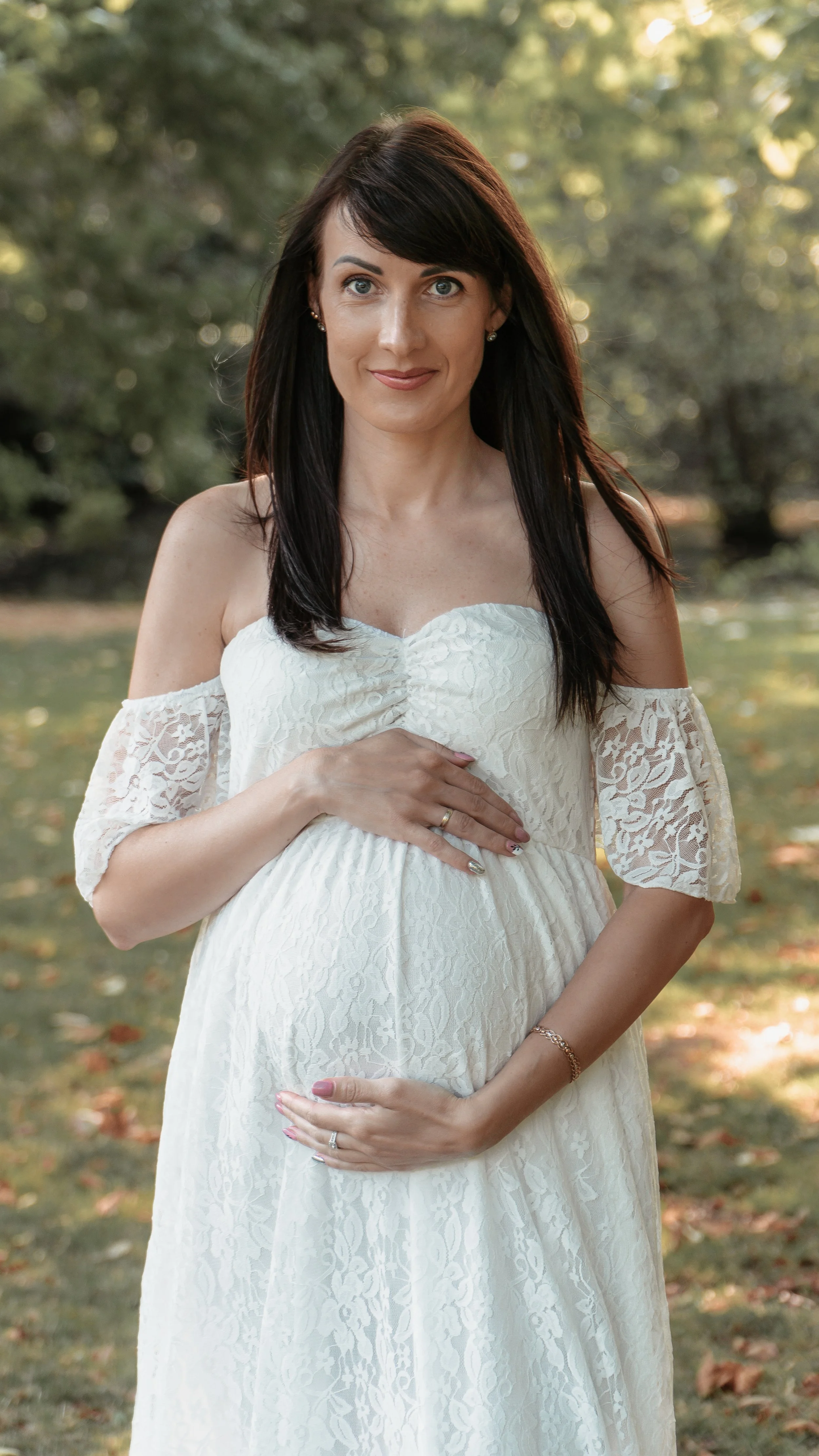 Maternity outdoor photoshoot, Staunton park, Havant, Portsouth, Hampshire and West Sussex, in white dress