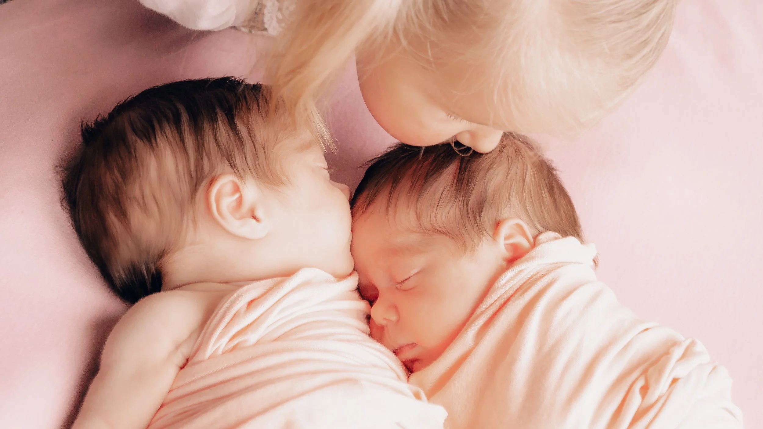 twin babies with sibling photoshoot, light color theme, Hampshire and West Sussex, Emsworth, Chichester