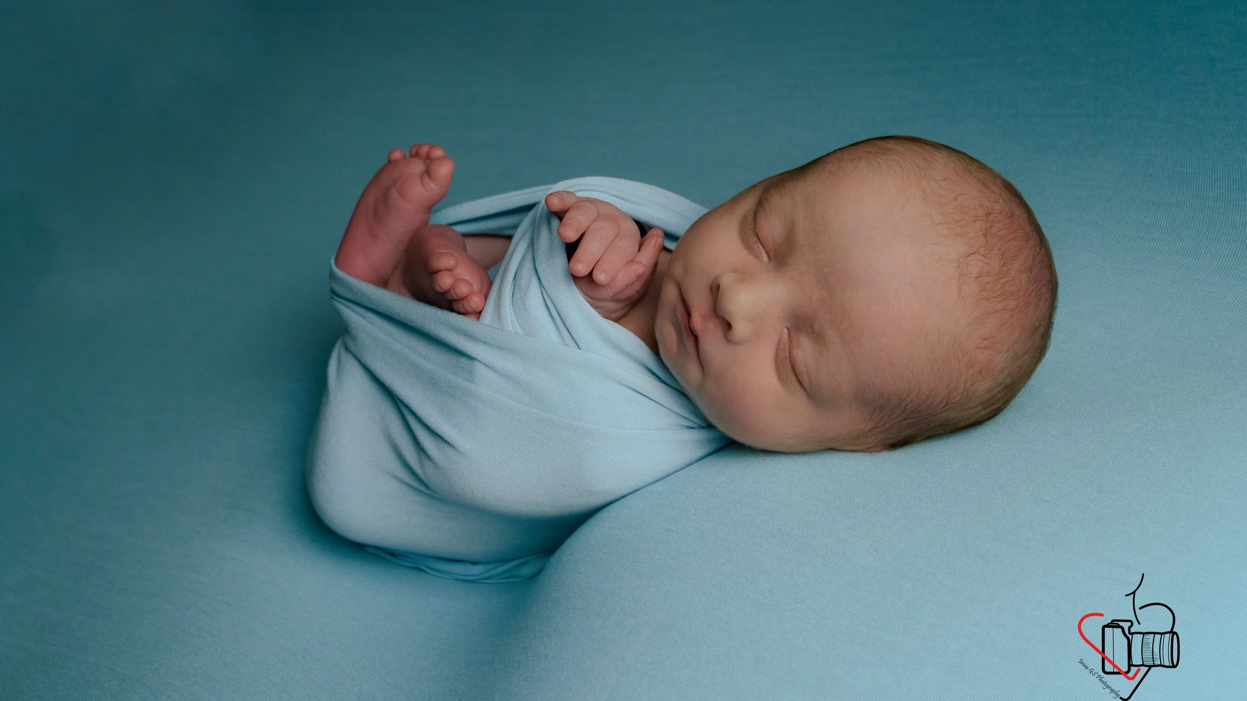 newborn photographer at home, blue color theme, Hampshire and West Sussex, UK, Chichester, Emsworth