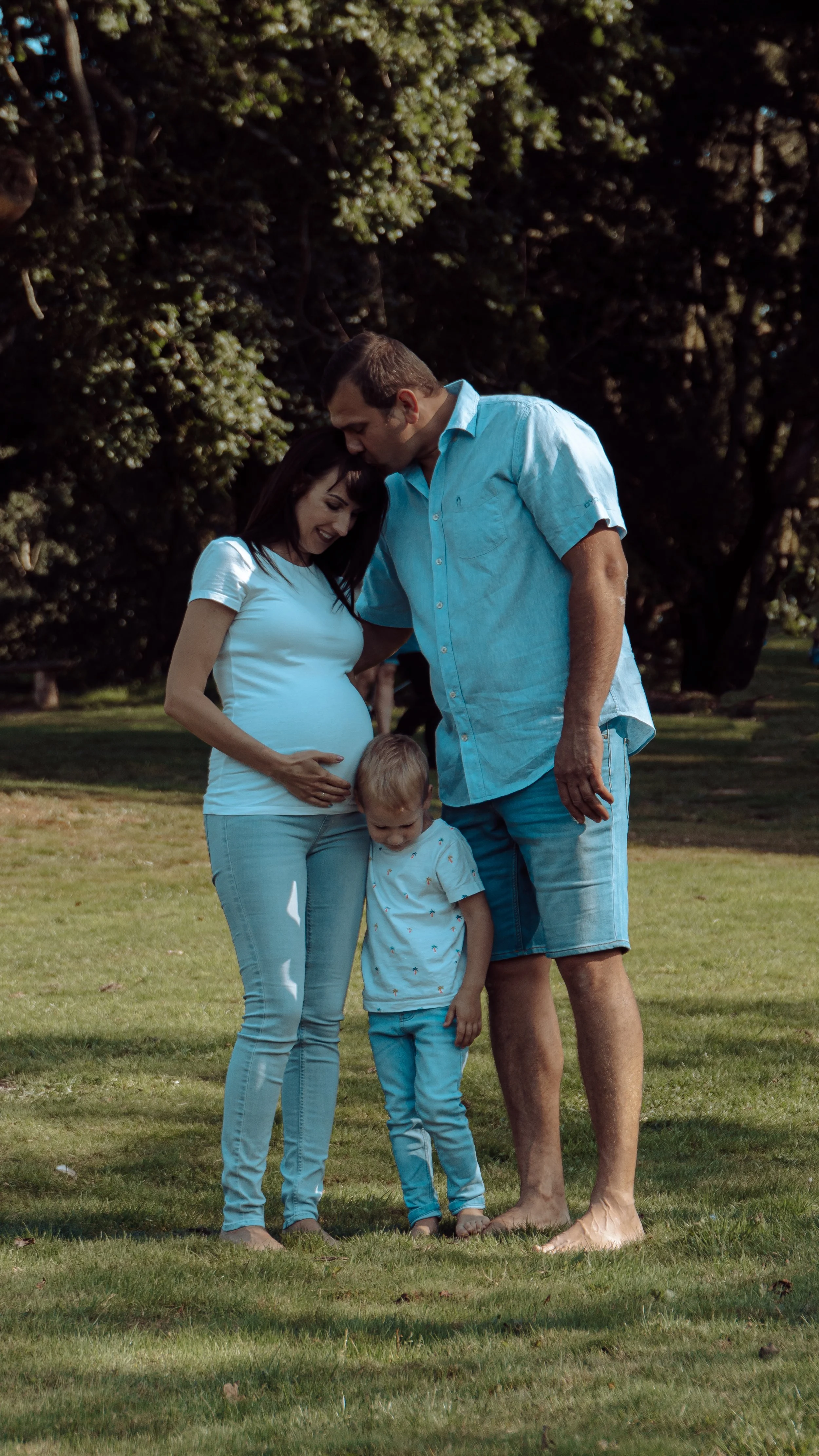 Summer family outdoor photoshoot, casual theme, Staunton park, Hampshire, West Sussex