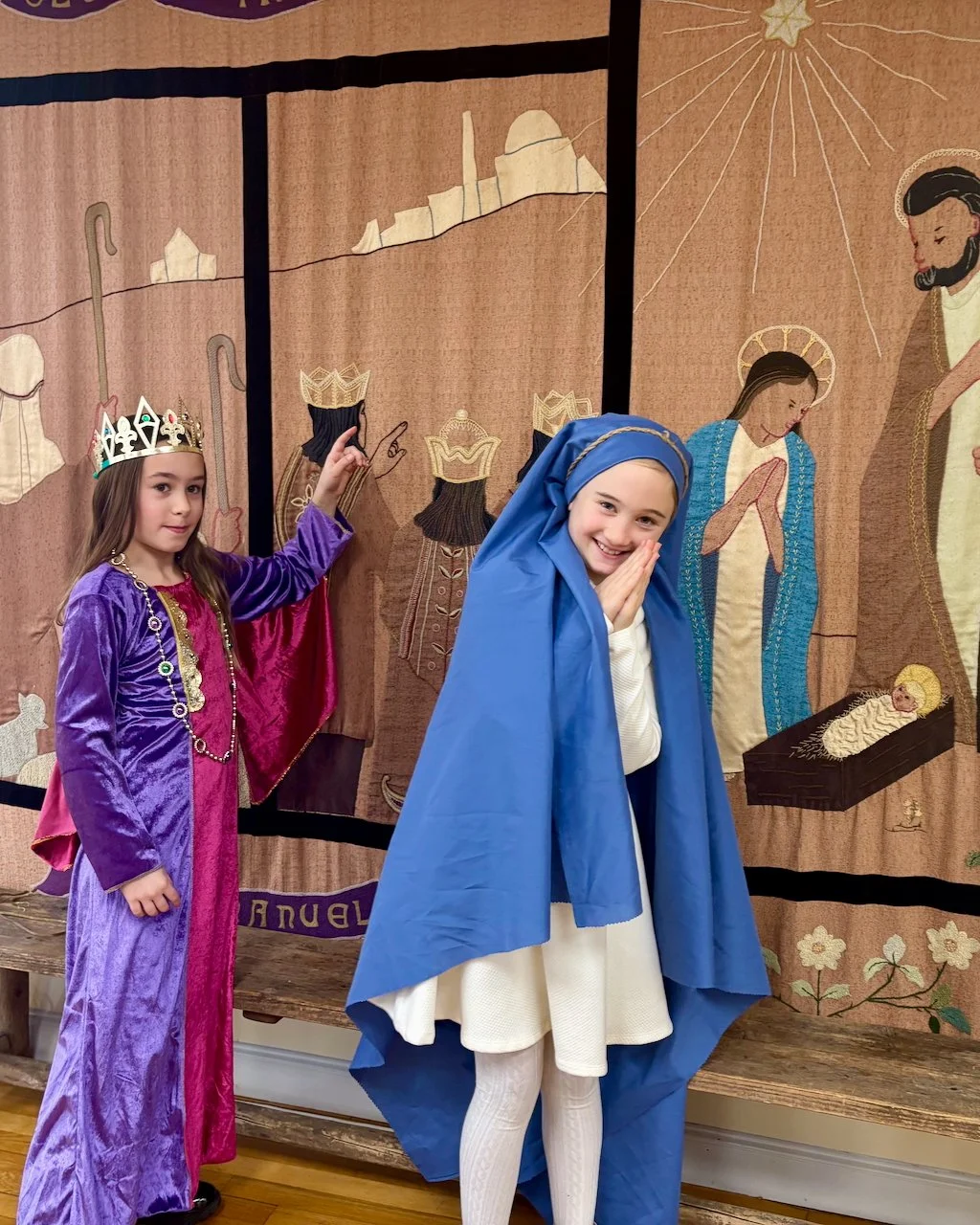 Christmas Eve part 2, with thanks to Peter O., Kristen P., Andrew P. &amp; Rev Lynn for photos. #adventmedfield #christmaseve #episcopalchurch #episcopal #medfieldma #sharelove #extendwelcoming #fosterbelonging #manifestjoy #demonstratecompassion #di