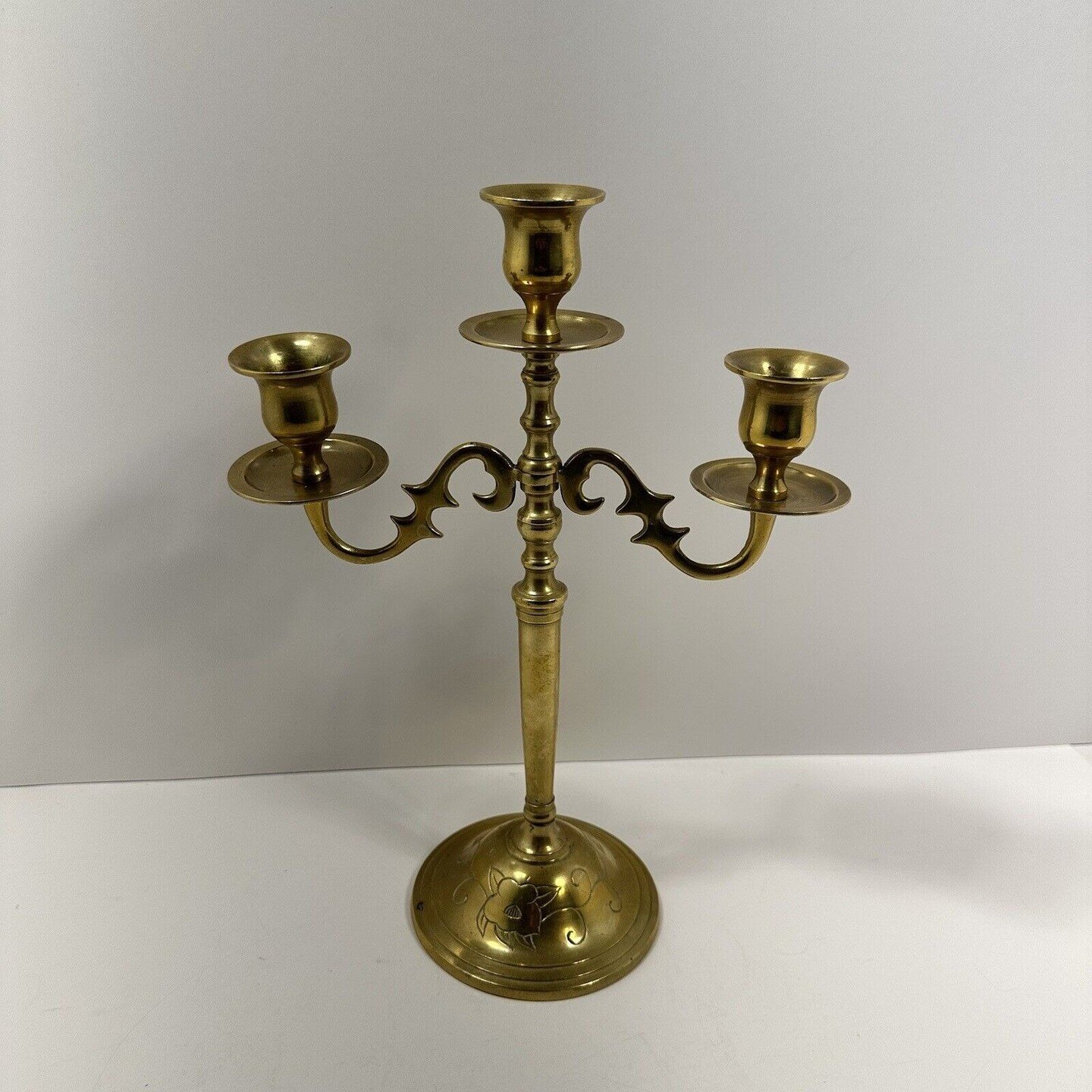 Vintage Brass 10 Inch Candleabra Candle Stick Holder 3 Tapers Floral Etchings
$17.99

Nice bright brass color with floral etchings. Good condition. some signs of wear and wax on interior. No branding.

#ebayseller 
#mercariseller 
#etsyseller 
#vinta