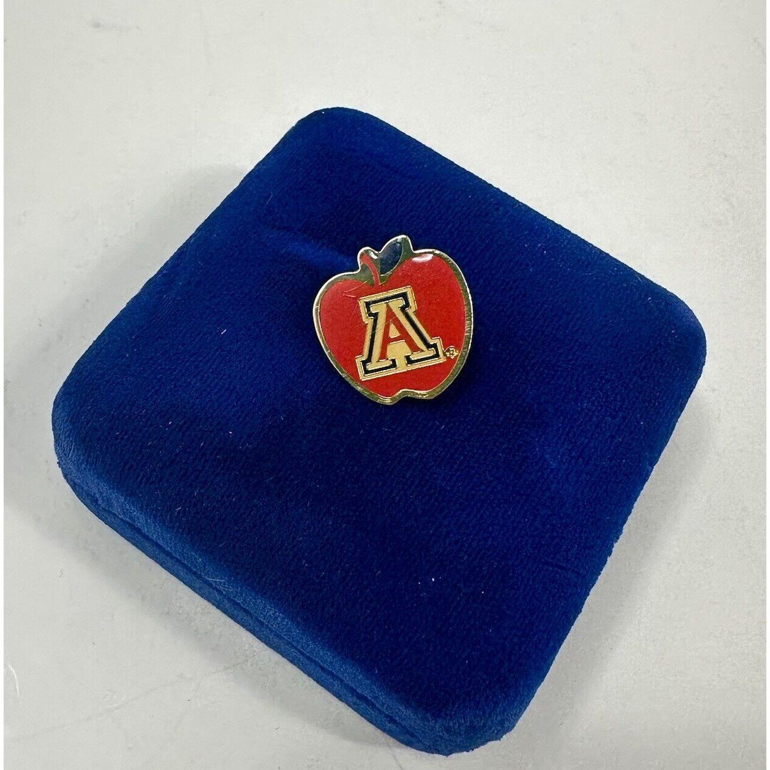 Vintage University of Arizona PInback Pin Button
$8.99

#ebayseller 
#universityofarizona 
#vintagelapelpins 
#vintagepinback