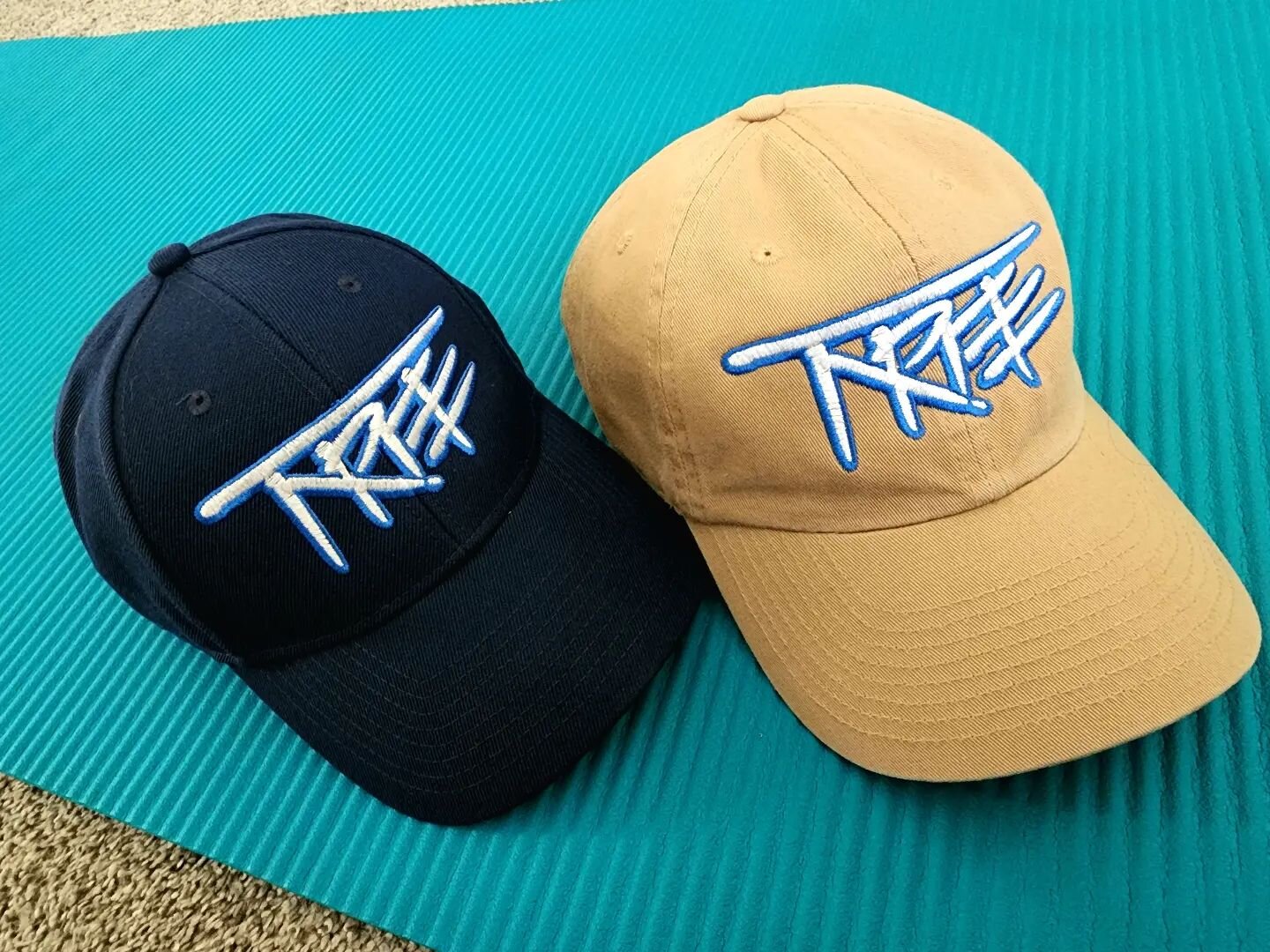 New custom branded hats! Suhweet! 😄
Thanks, @lids Roanoke, VA

I can be my own walking billboard. And my son @a_r_t_king got one too.

#signature #branded #hat #cap #artist #marketing #advertising