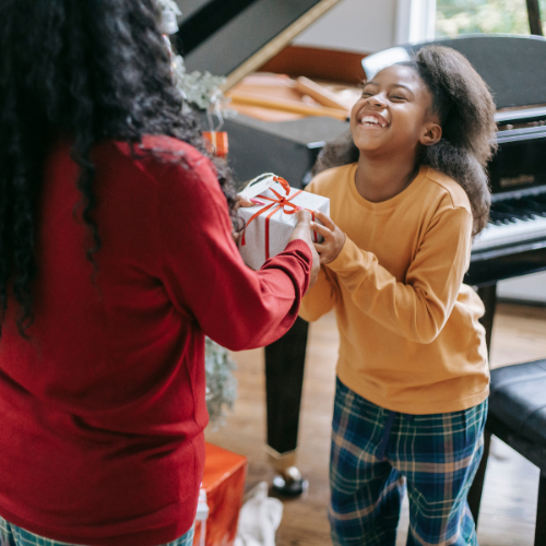 WAYS TO GIVE BACK THIS HOLIDAY SEASON