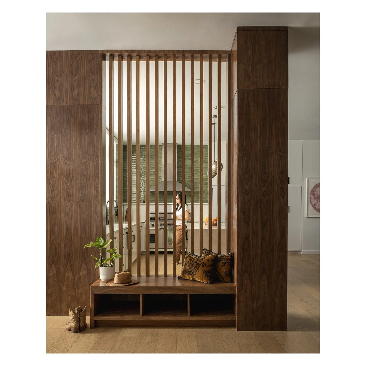 Soak in this beautiful entryway in a wonderful home near Barton Springs. 

Lovely work from @simplyhomeaustin &amp; @chriscobbarchitecture 

Photos: @kieranreevesphotography 
Assist: @snapkat9