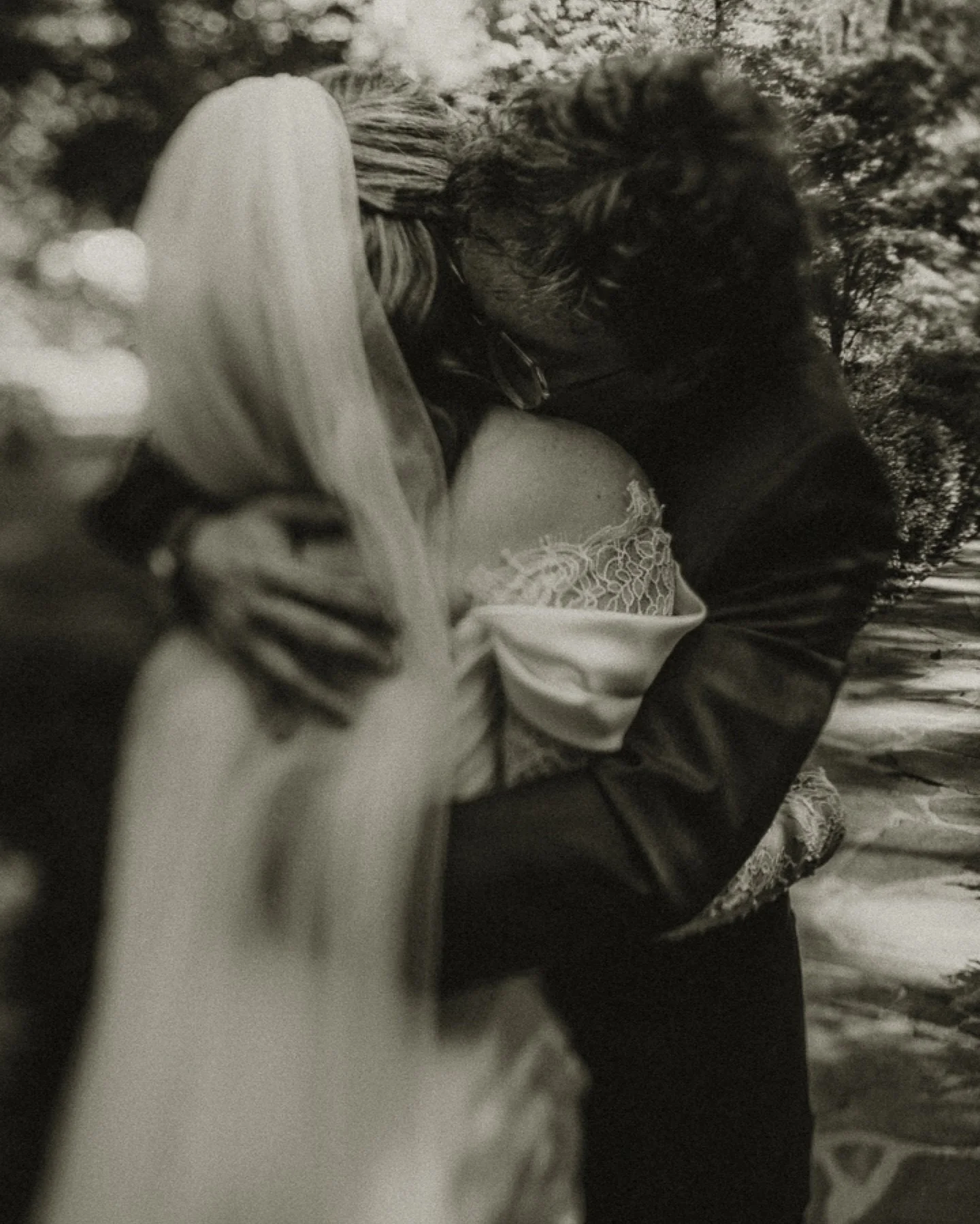 When I have over 100 favorites&hellip;it makes for a very hard choice of which to share for sneak peaks! Congratulations to the newlyweds, @clinically.unstabler + @streamlineddogbone !! What an absolutely beautiful day-it was such an honor to be a pa